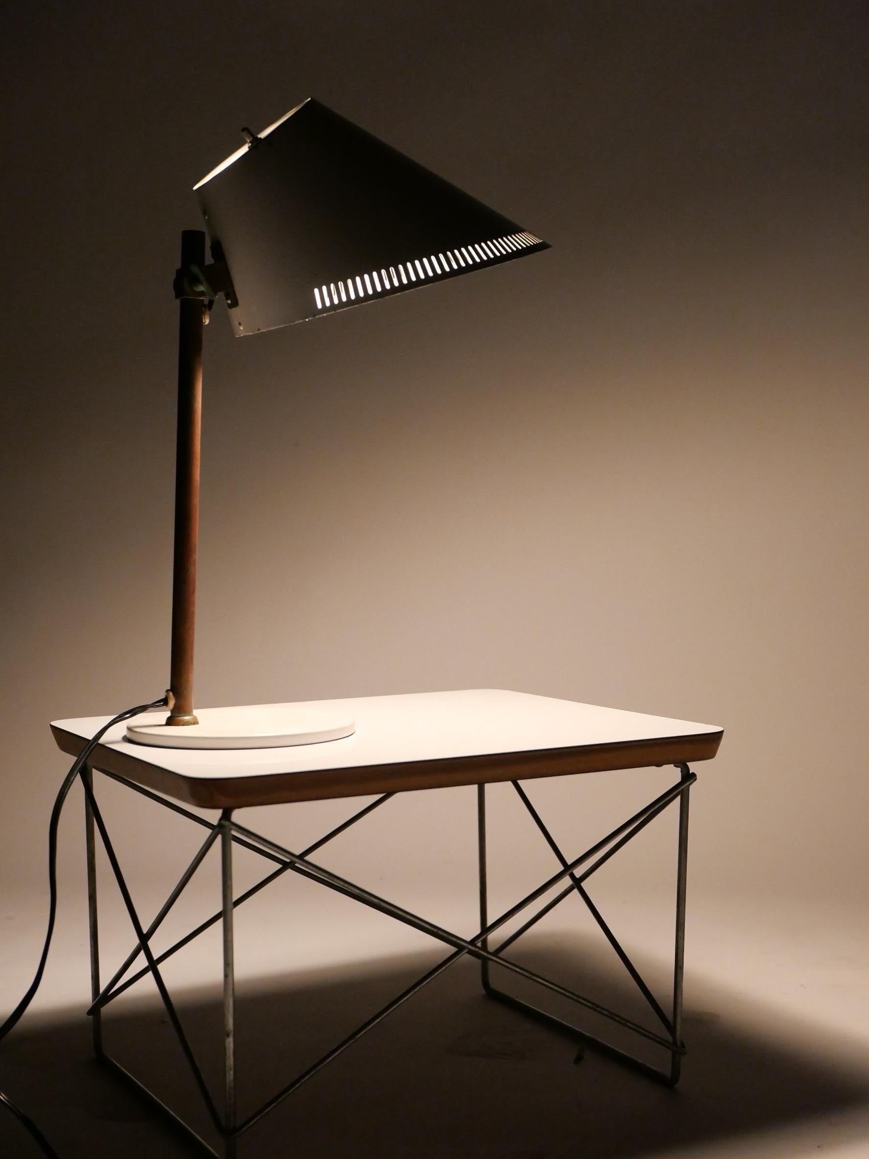 Paavo Tynell 9227 Table Lamp (20. Jahrhundert) im Angebot