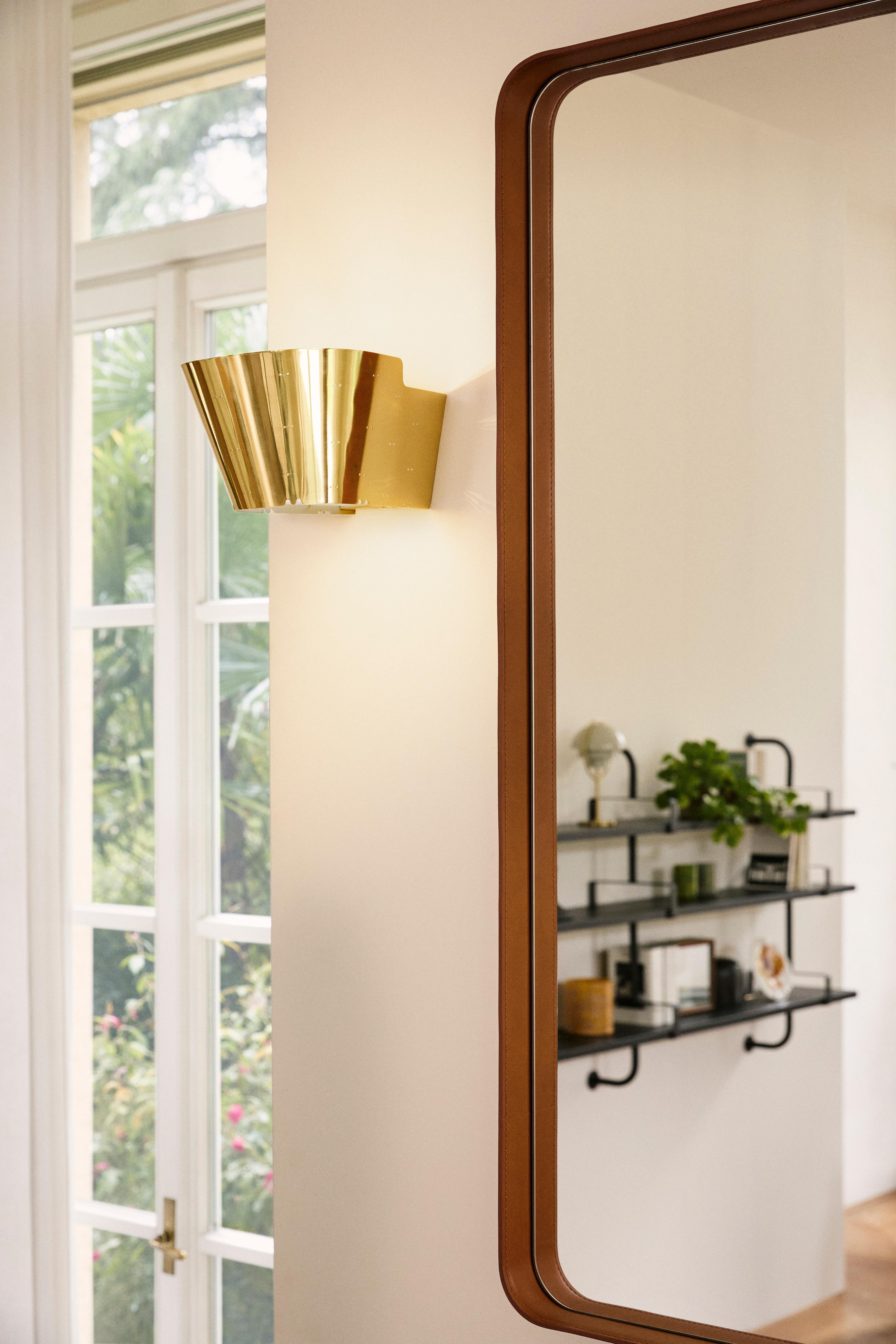 Perforierte Wandleuchte aus Messing und Glas von Paavo Tynell '9464' für GUBI (Moderne der Mitte des Jahrhunderts) im Angebot