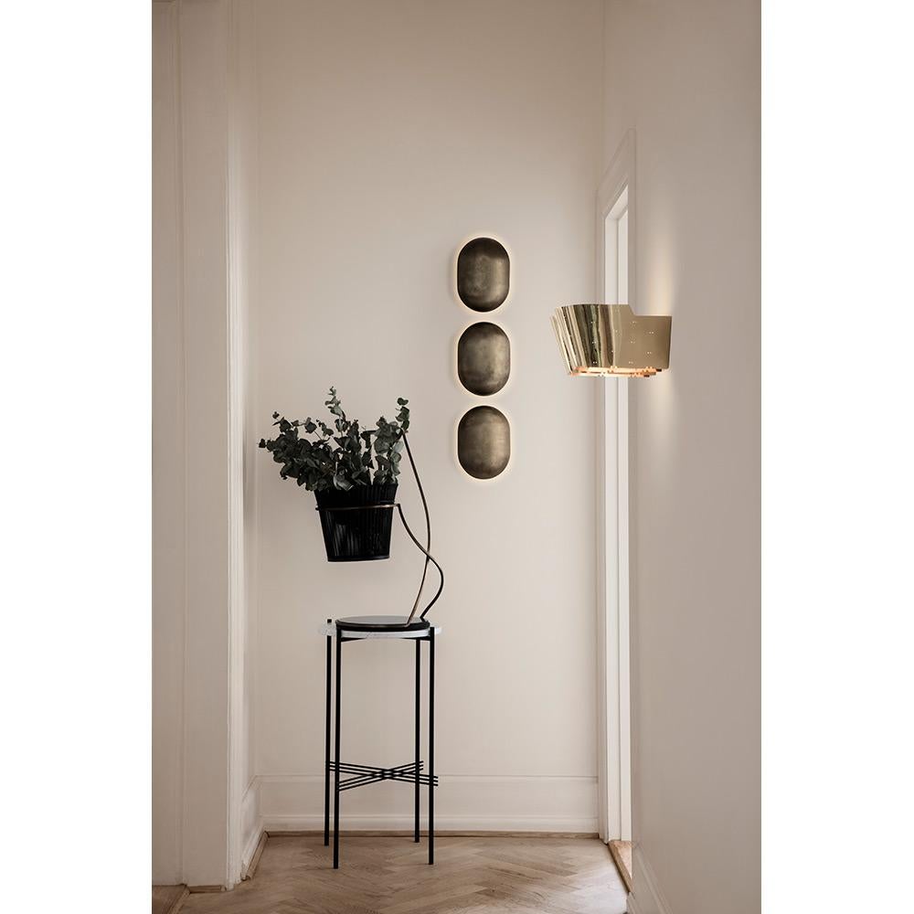 Mid-Century moderno Paavo Tynell 9464 Wall Lamp Brass for GUBI in vendita