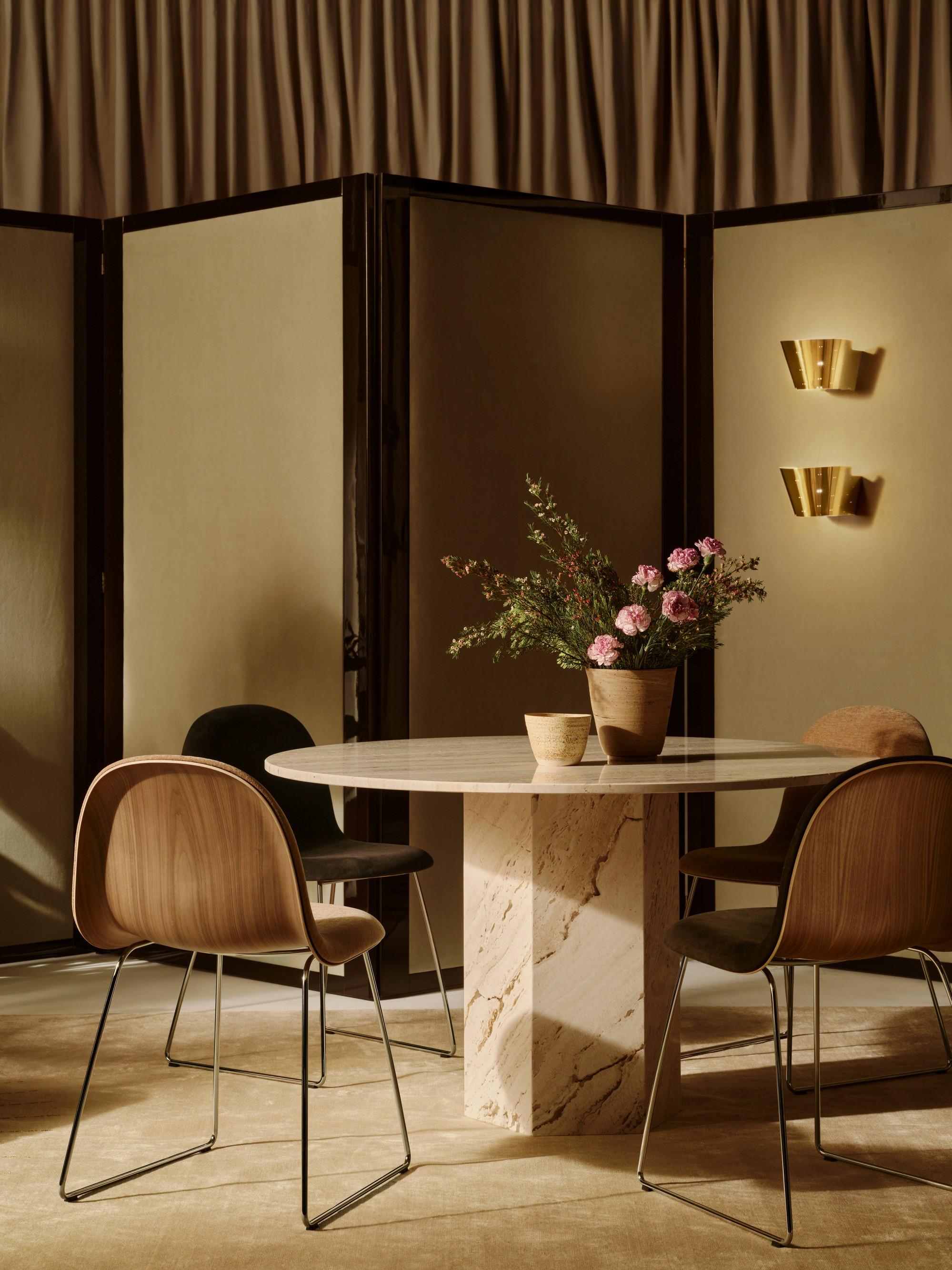 XXI secolo e contemporaneo Paavo Tynell 9464 Wall Lamp Brass for GUBI in vendita