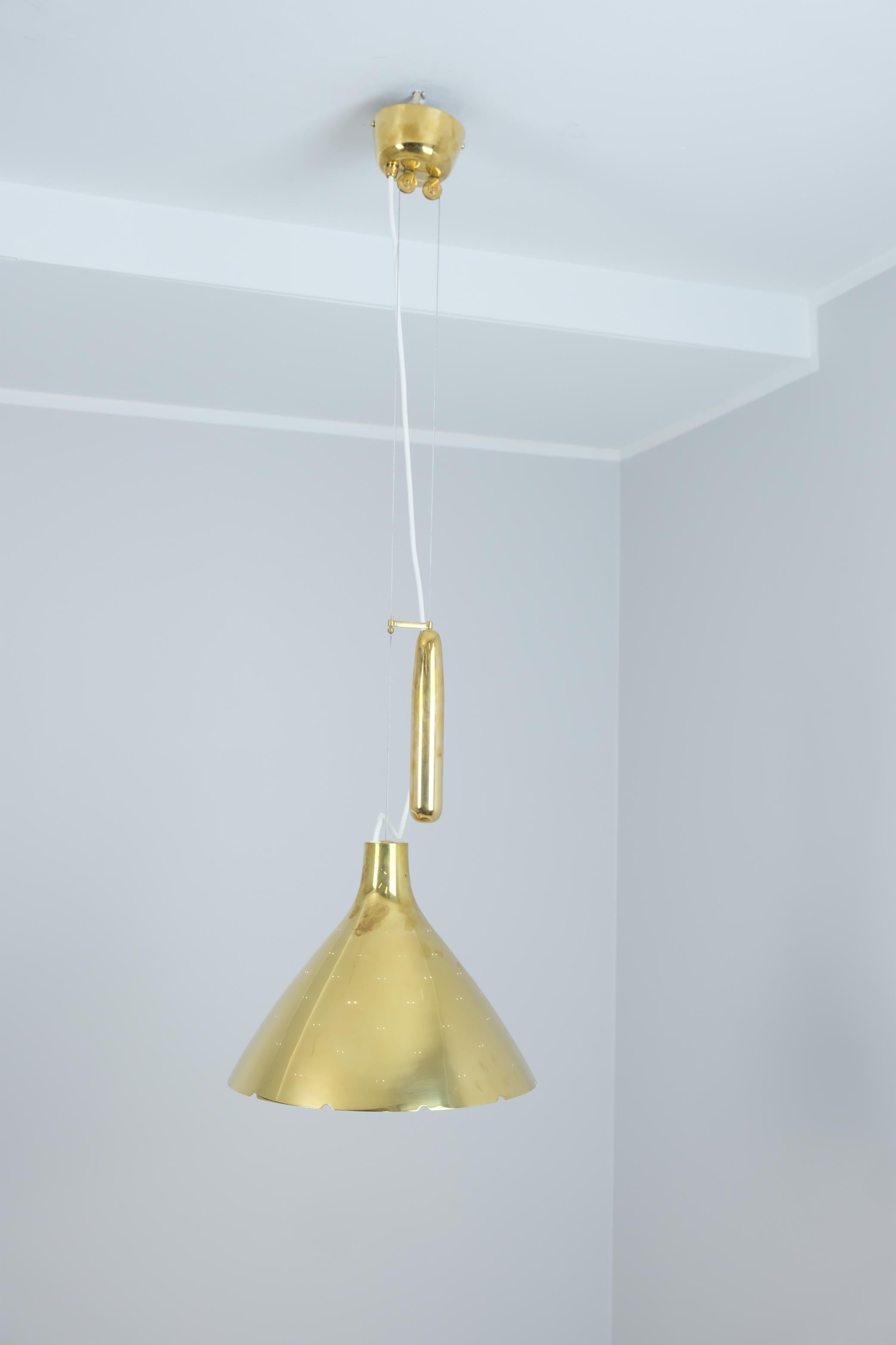 Paavo Tynell Adjustable Ceiling Lamp A1982MS, Full Perforated Brass, Idman 1950s In Good Condition For Sale In Helsinki, FI