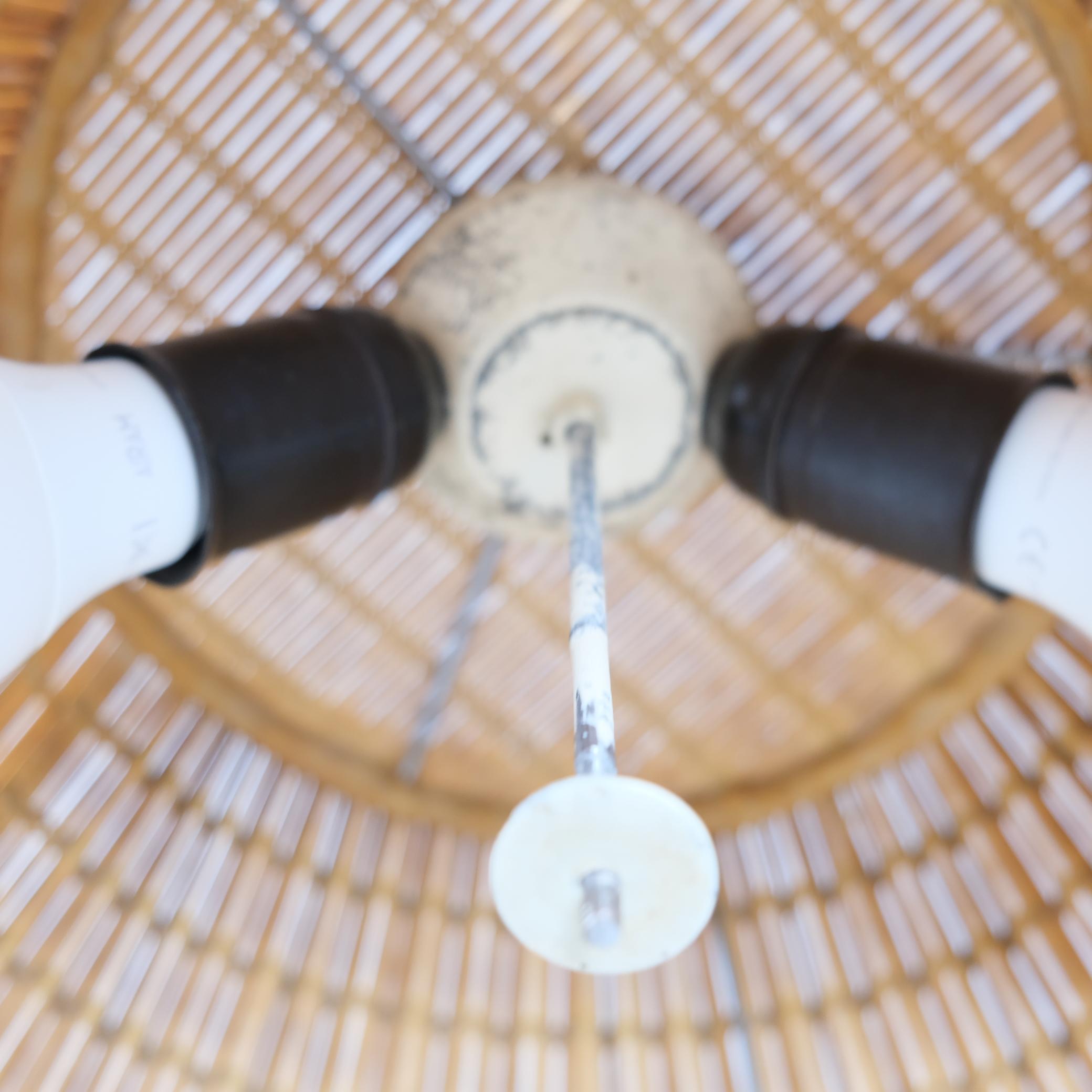 Lampada da soffitto regolabile Paavo Tynell Model 1968 in rattan, Taito 1950s in vendita 2