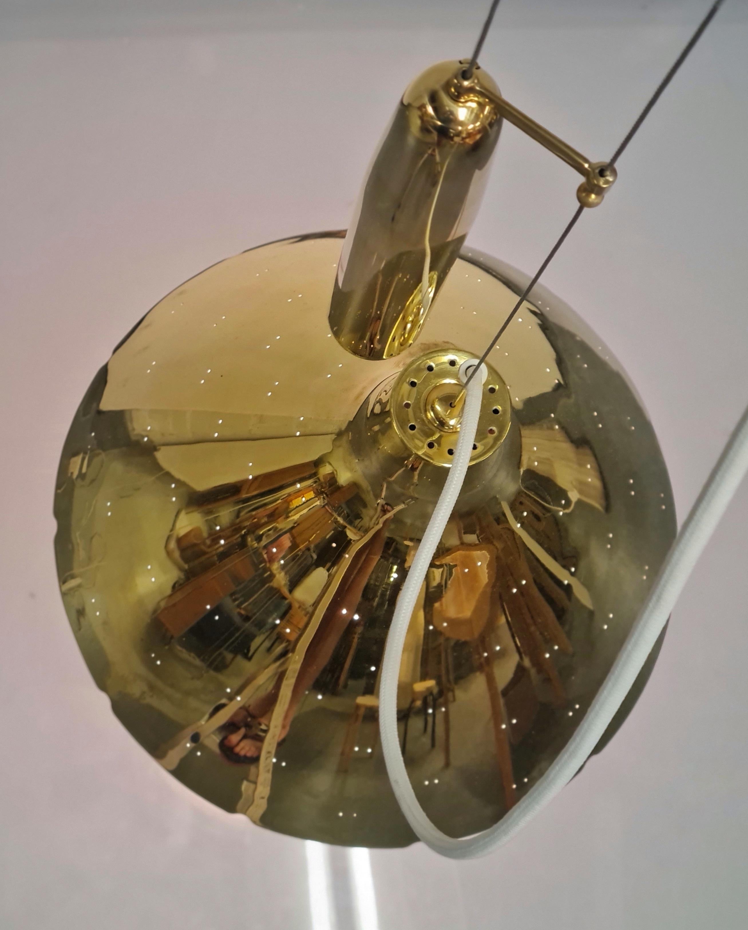 Lampada da soffitto regolabile Paavo Tynell A1982MS, Ottone pieno traforato, Idman 1950s in vendita 4