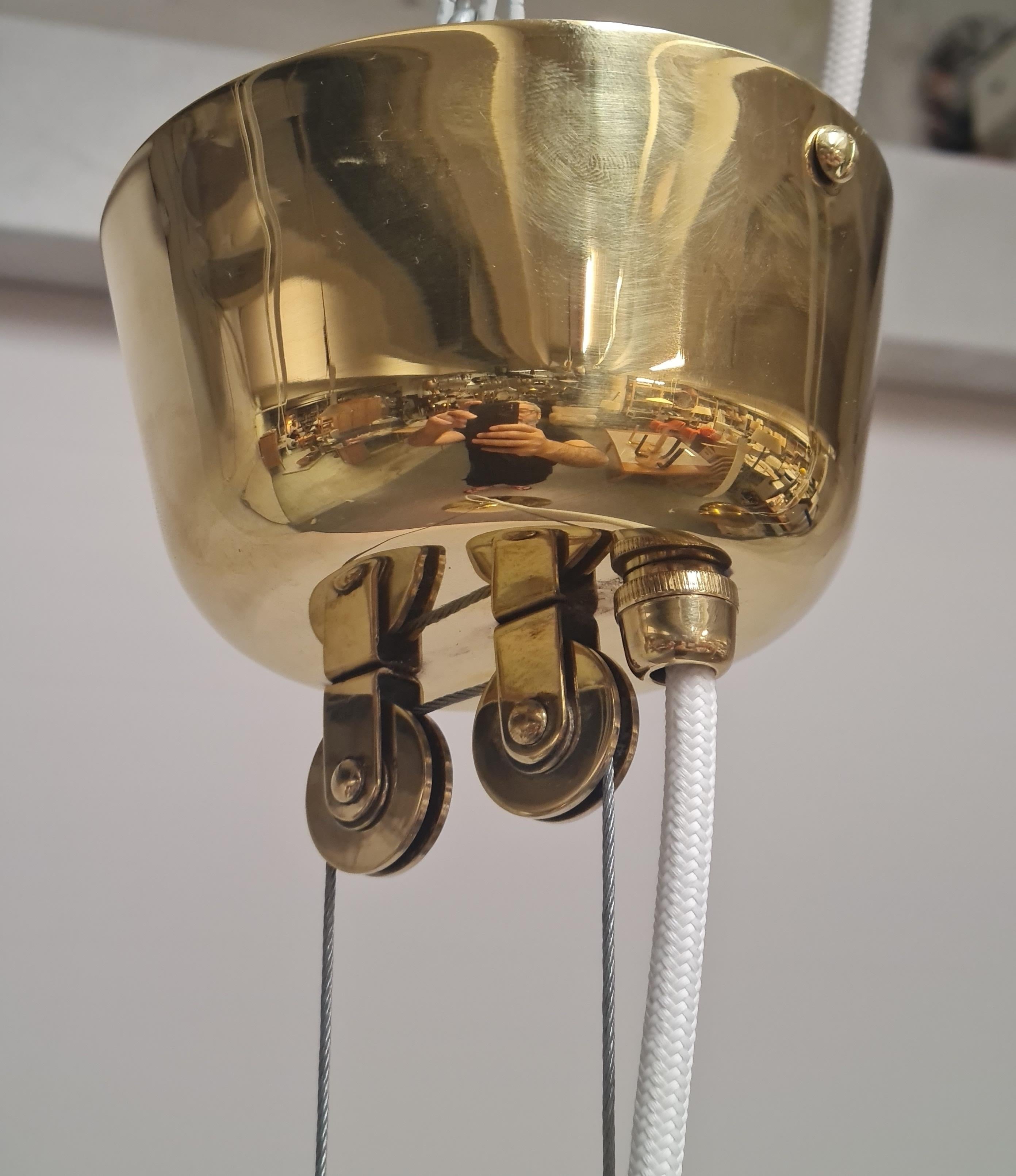Lampada da soffitto regolabile Paavo Tynell A1982MS, Ottone pieno traforato, Idman 1950s in vendita 1