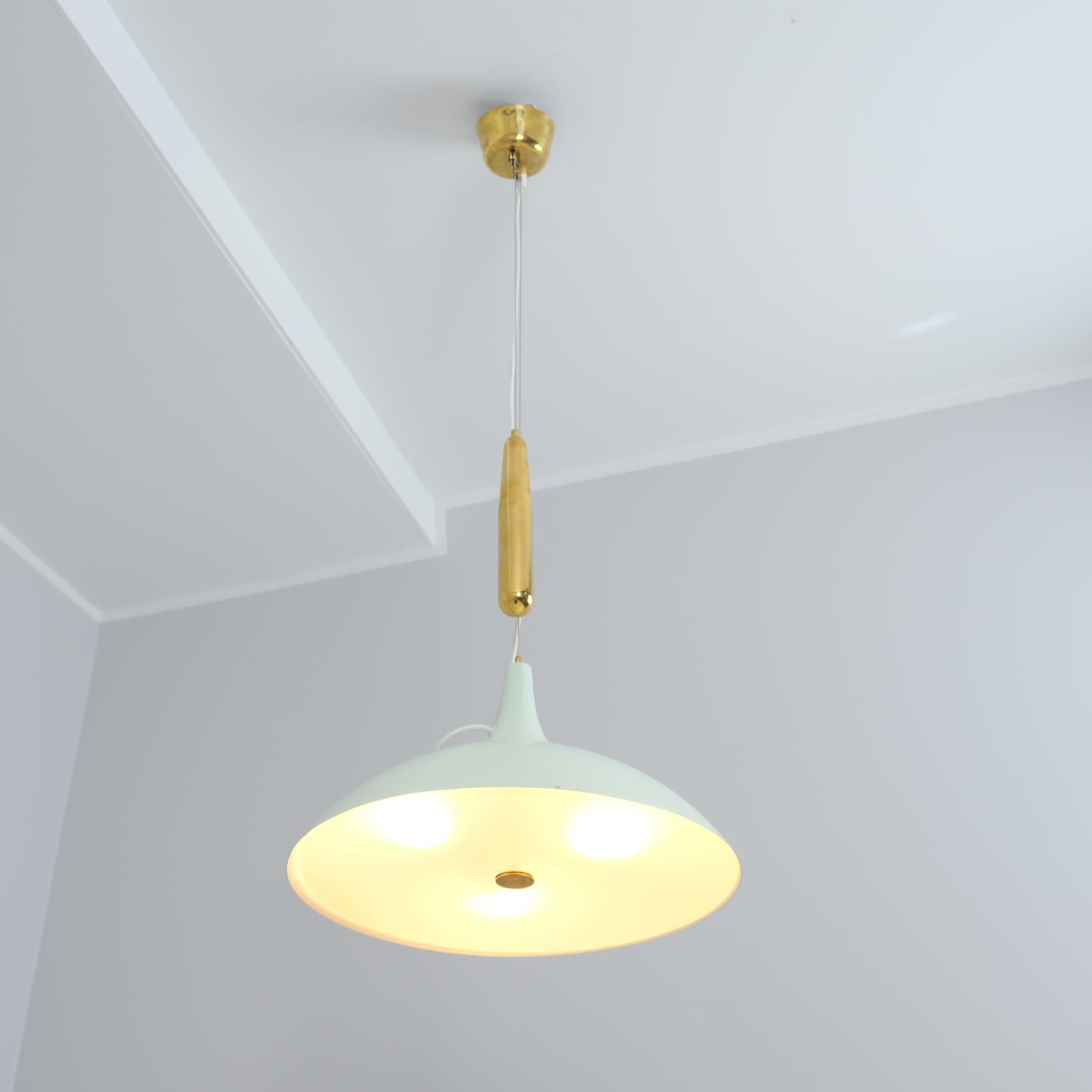 Scandinavo moderno Lampada da soffitto regolabile Paavo Tynell Modello A1965 in Greene & Greene, Taito 1950s in vendita