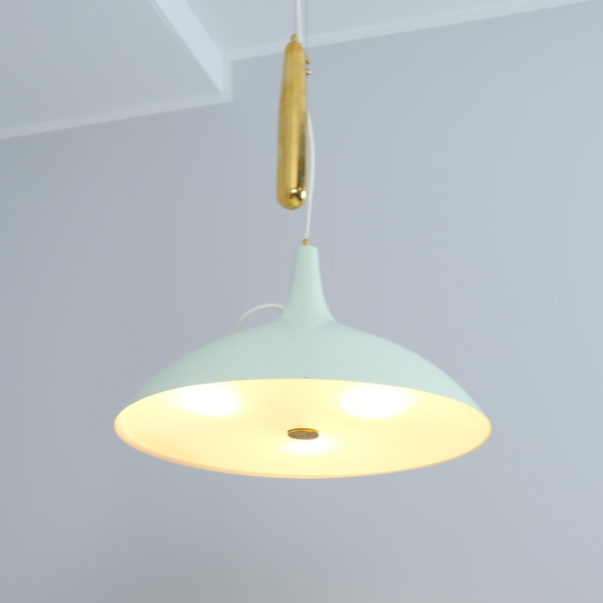 Lampada da soffitto regolabile Paavo Tynell Modello A1965 in Greene & Greene, Taito 1950s In condizioni buone in vendita a Helsinki, FI
