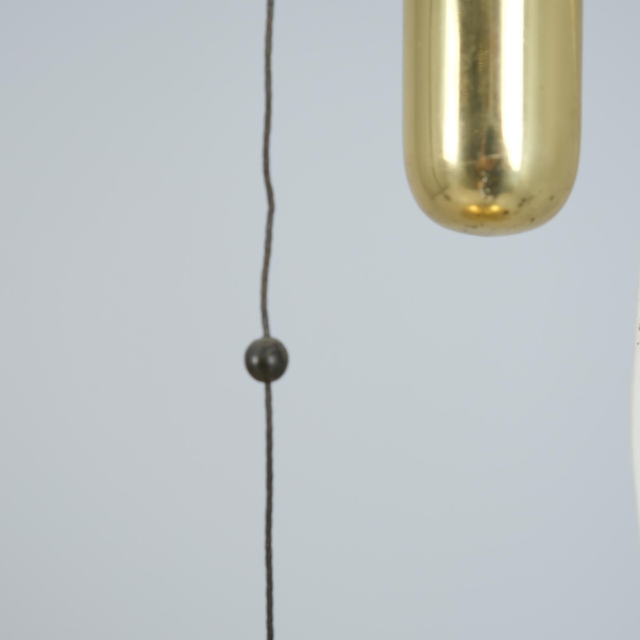 Metallo Lampada da soffitto regolabile Paavo Tynell Modello A1965 in ottone traforato Taito 1950s in vendita