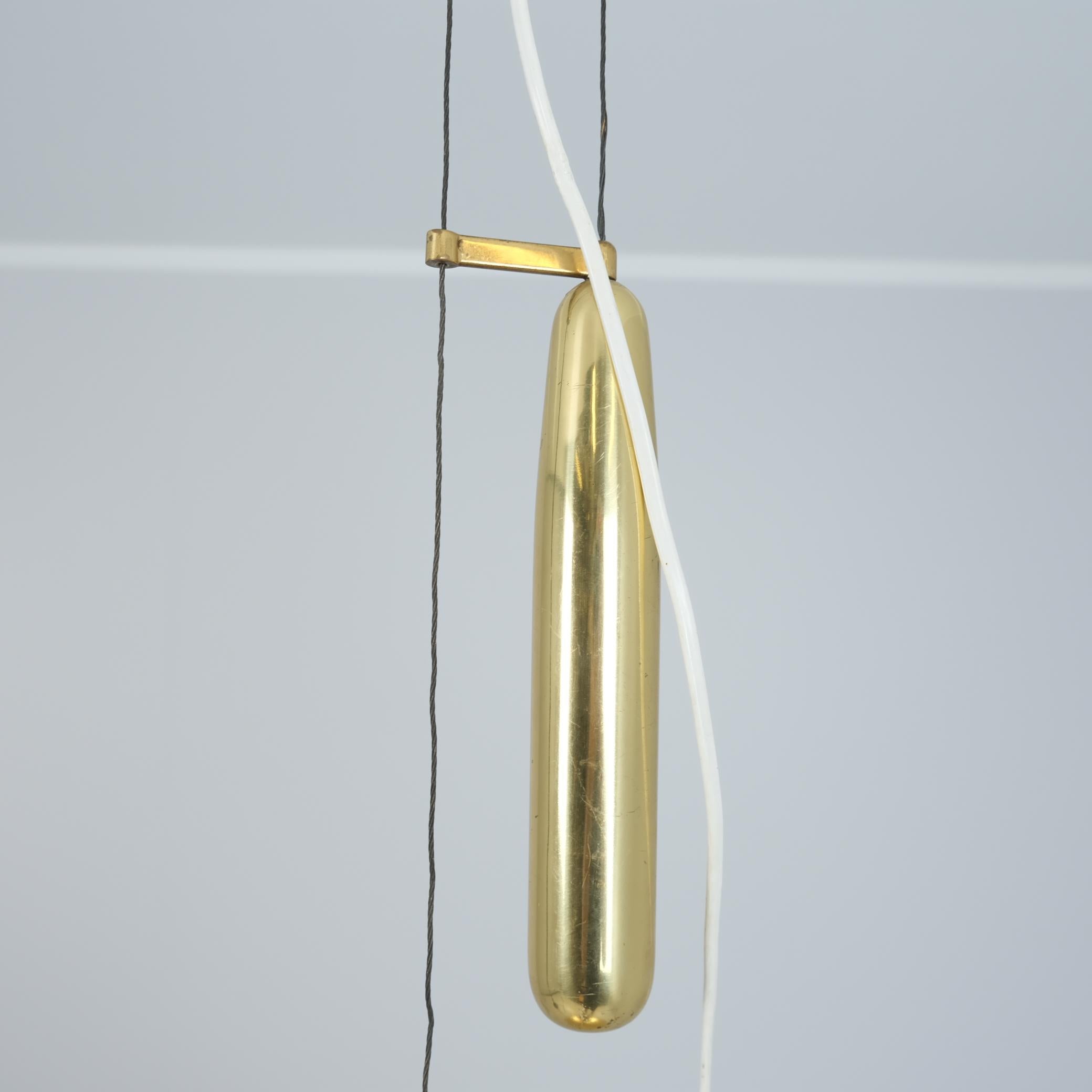 Lampada da soffitto regolabile Paavo Tynell Modello A1965 in ottone traforato Taito 1950s in vendita 1