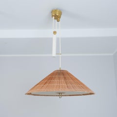 Paavo Tynell plafonnier réglable modèle A1998 en laiton, blanc et rotin, années 1950