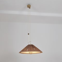 Paavo Tynell plafonnier réglable modèle A1998 en laiton, blanc et rotin, années 1950