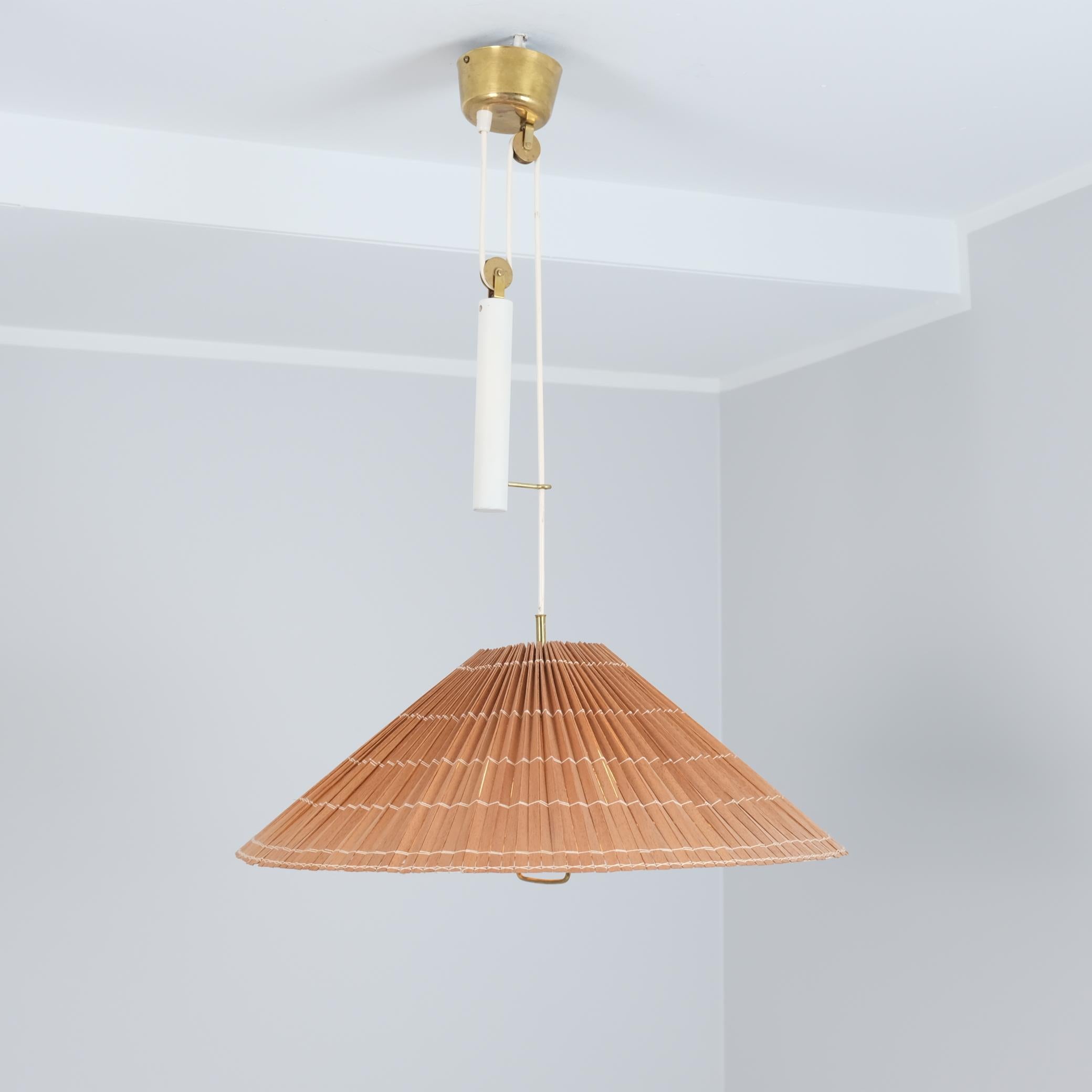 Scandinavian Modern Paavo Tynell Adjustable Ceiling Lamp model A1998 in Brass, White & Rattan, 1950s For Sale
