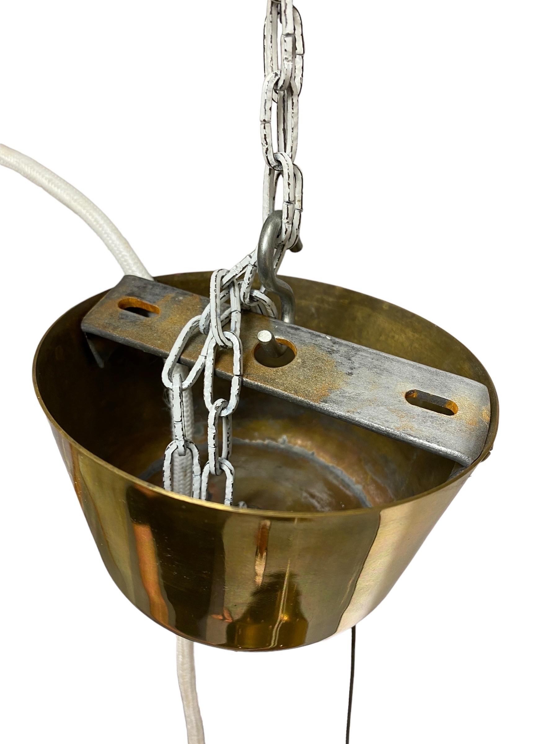 Raro pendente da soffitto regolabile in ottone traforato Paavo Tynell A1965, Taito 1940s in vendita 4