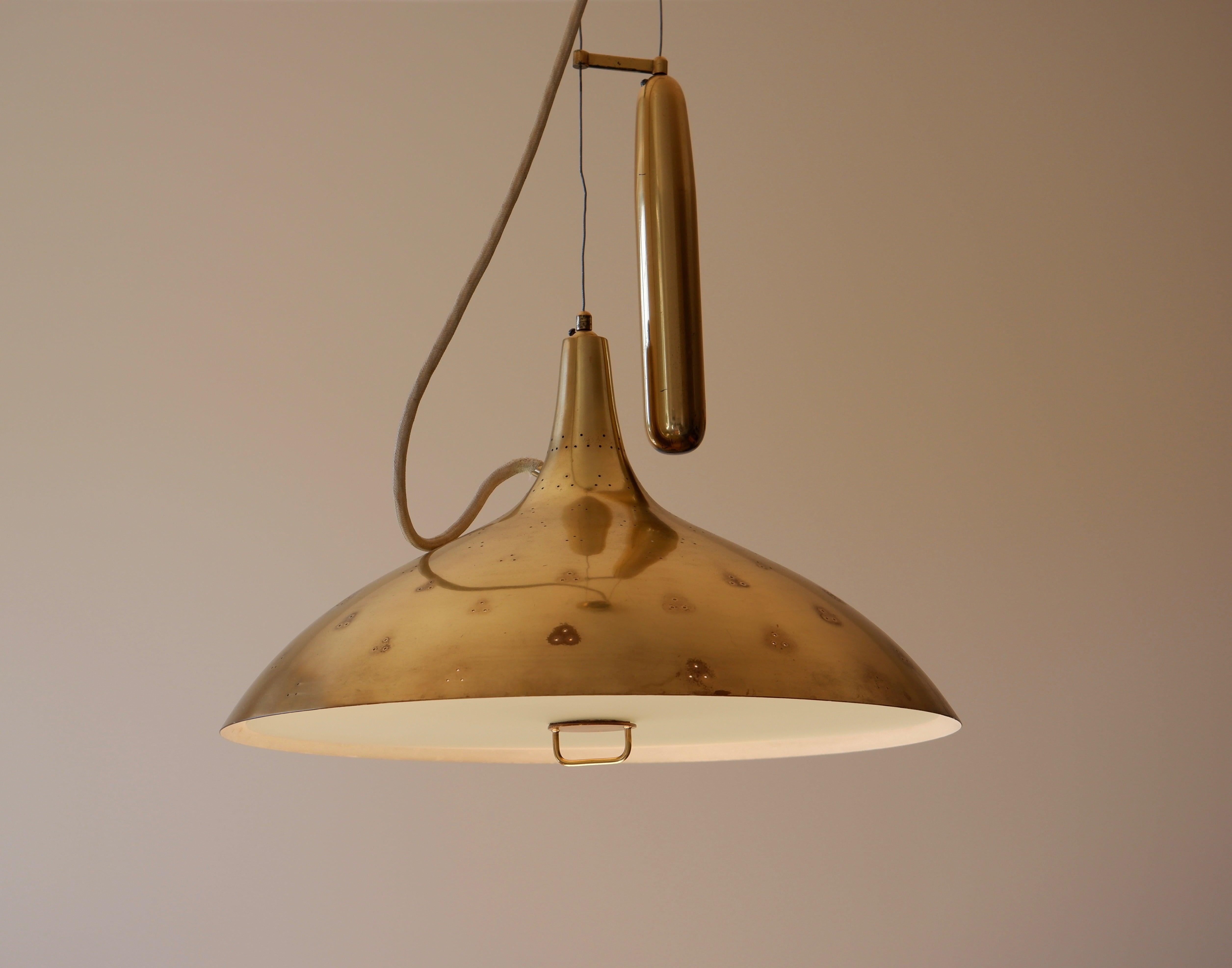 Paavo Tynell Adjustable Counterweight Ceiling Lamp Model A1965, Taito, circa 40 In Fair Condition In Hägersten-Liljeholmen, Stockholms län
