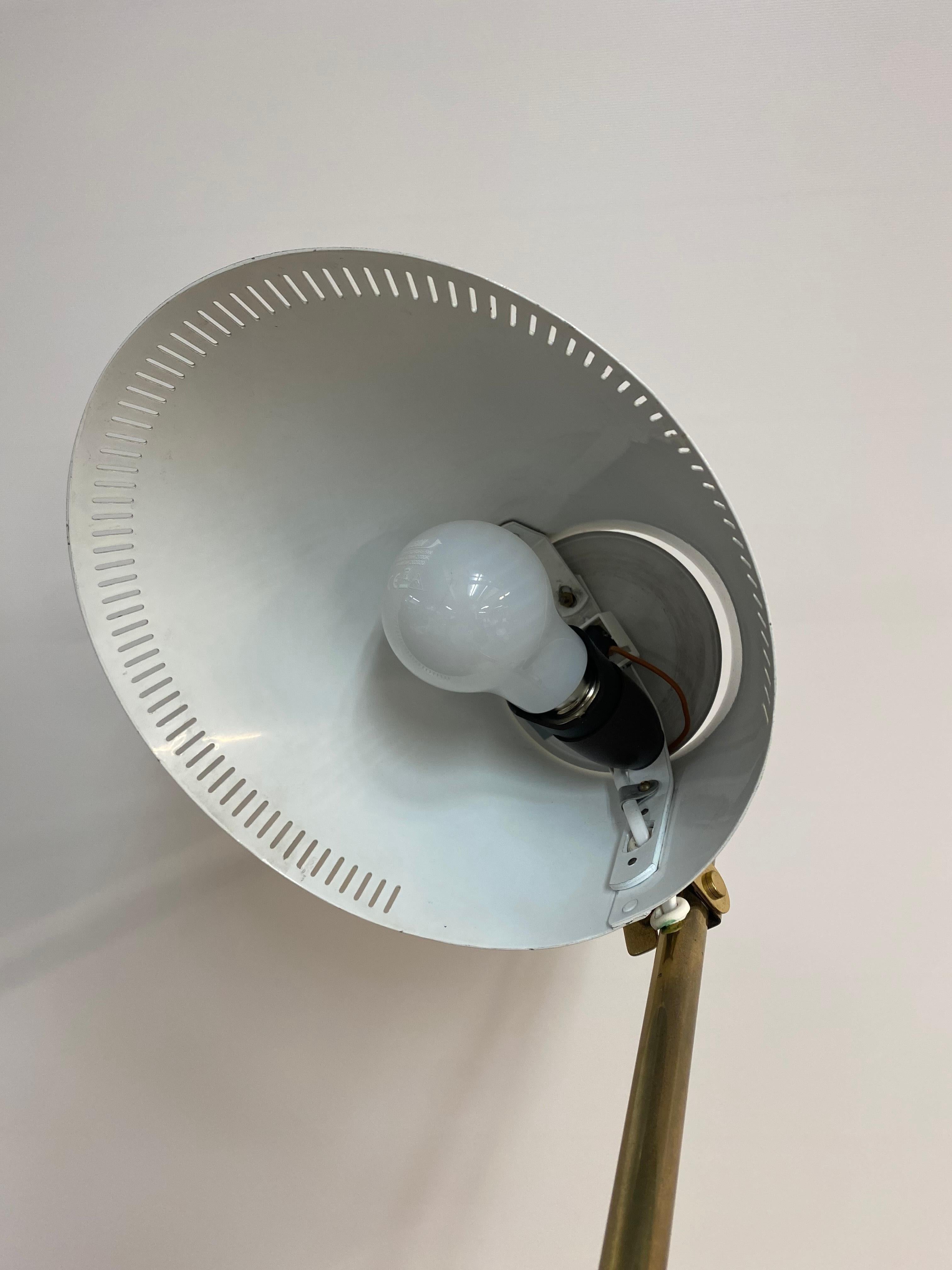Paavo Tynell Adjustable Table Lamp Model 9227 by Taito & Idman In Good Condition For Sale In Helsinki, FI