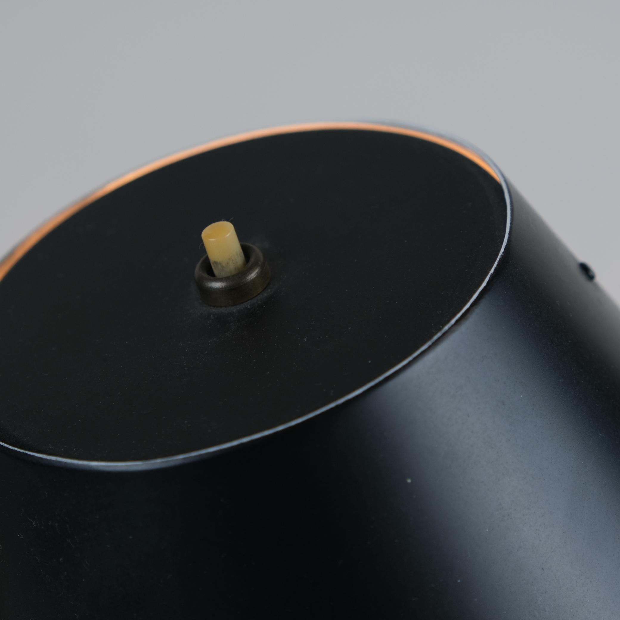 Milieu du XXe siècle Lampe de table réglable Paavo Tynell modèle 9227 en noir et laiton Taito-idman années 1950 en vente