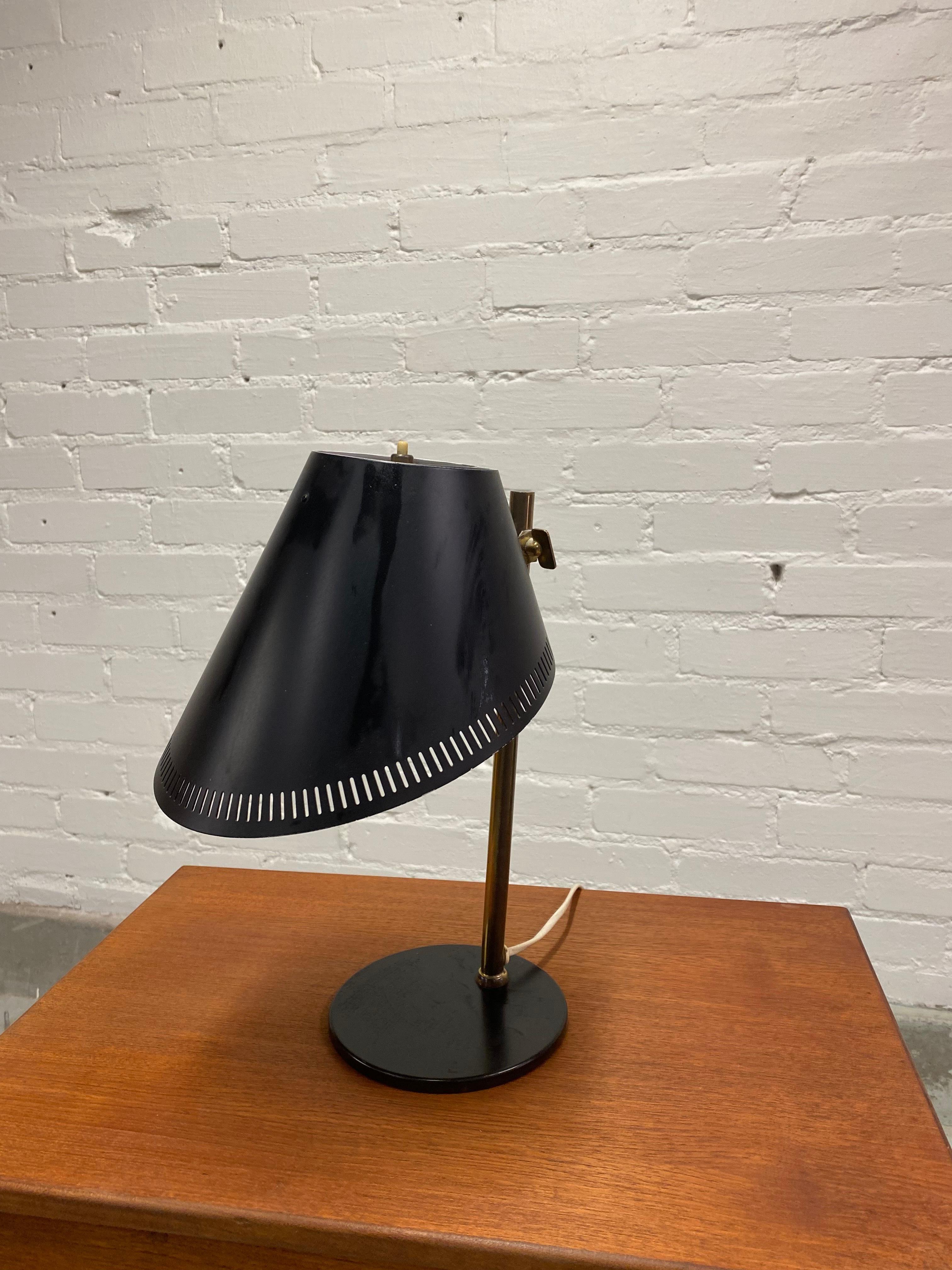 Paavo Tynell Adjustable Table Lamp Model 9227 In Black, Taito & Idman In Good Condition For Sale In Helsinki, FI