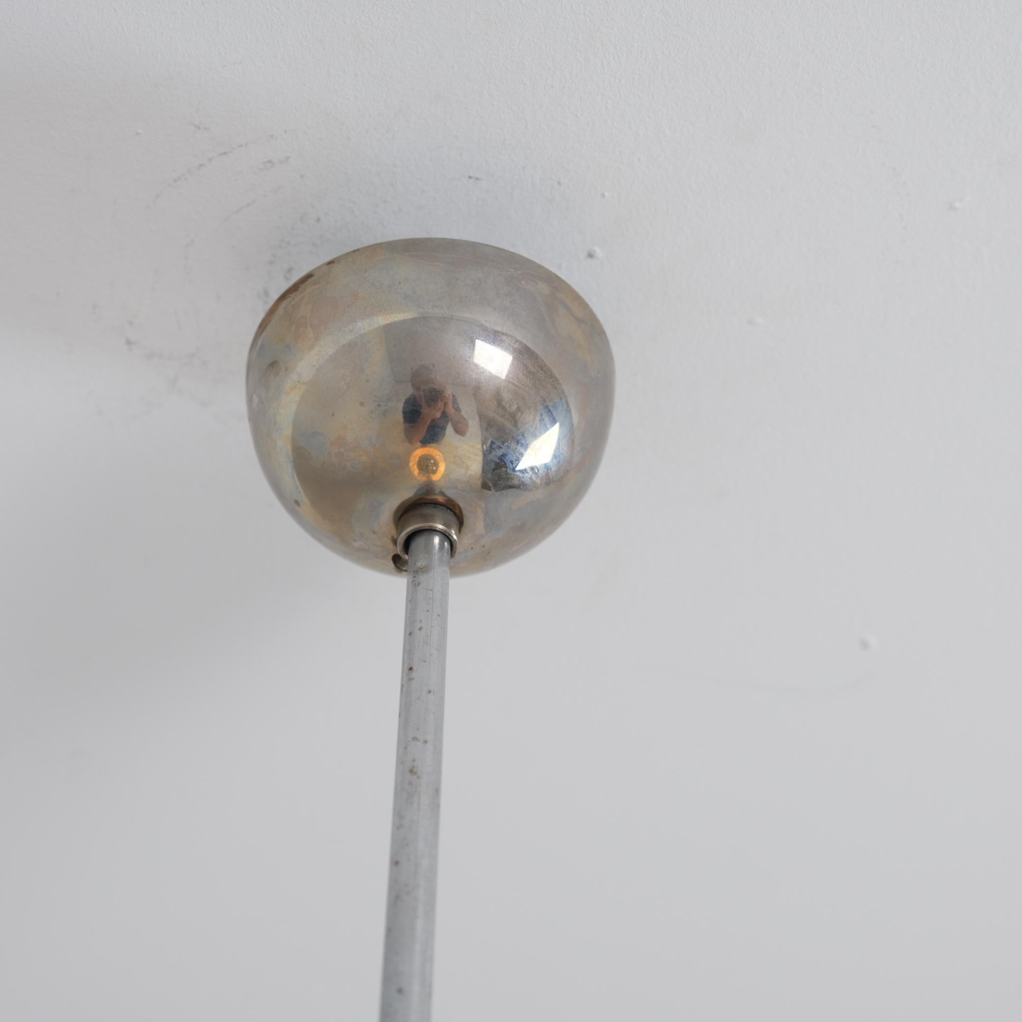 Metà XX secolo Lampada Paavo Tynell Art Deco 1601, ottone nikkled e vetro opalino, Taito 1930 in vendita