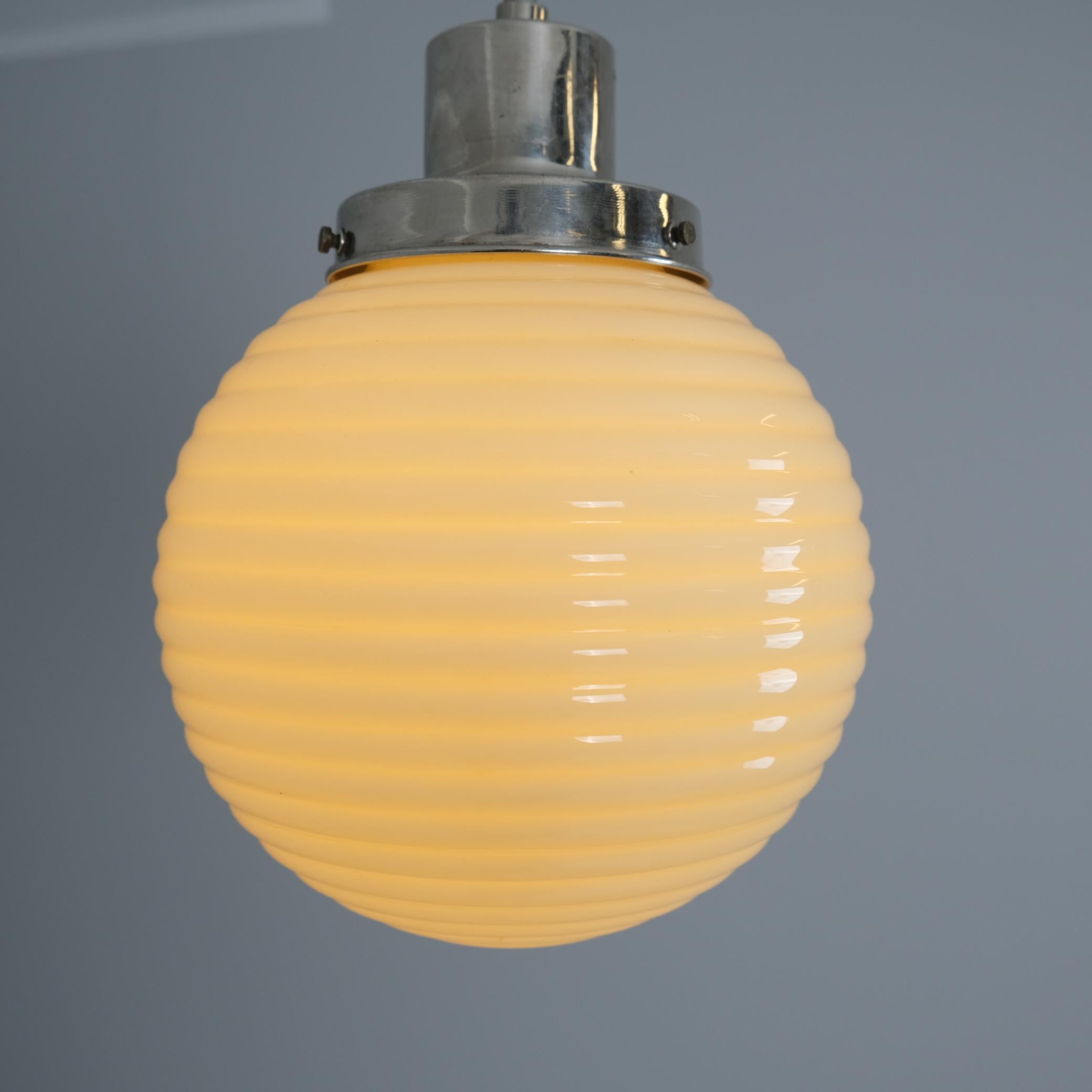 Metallo Lampada Paavo Tynell Art Deco 1601, ottone nikkled e vetro opalino, Taito 1930 in vendita
