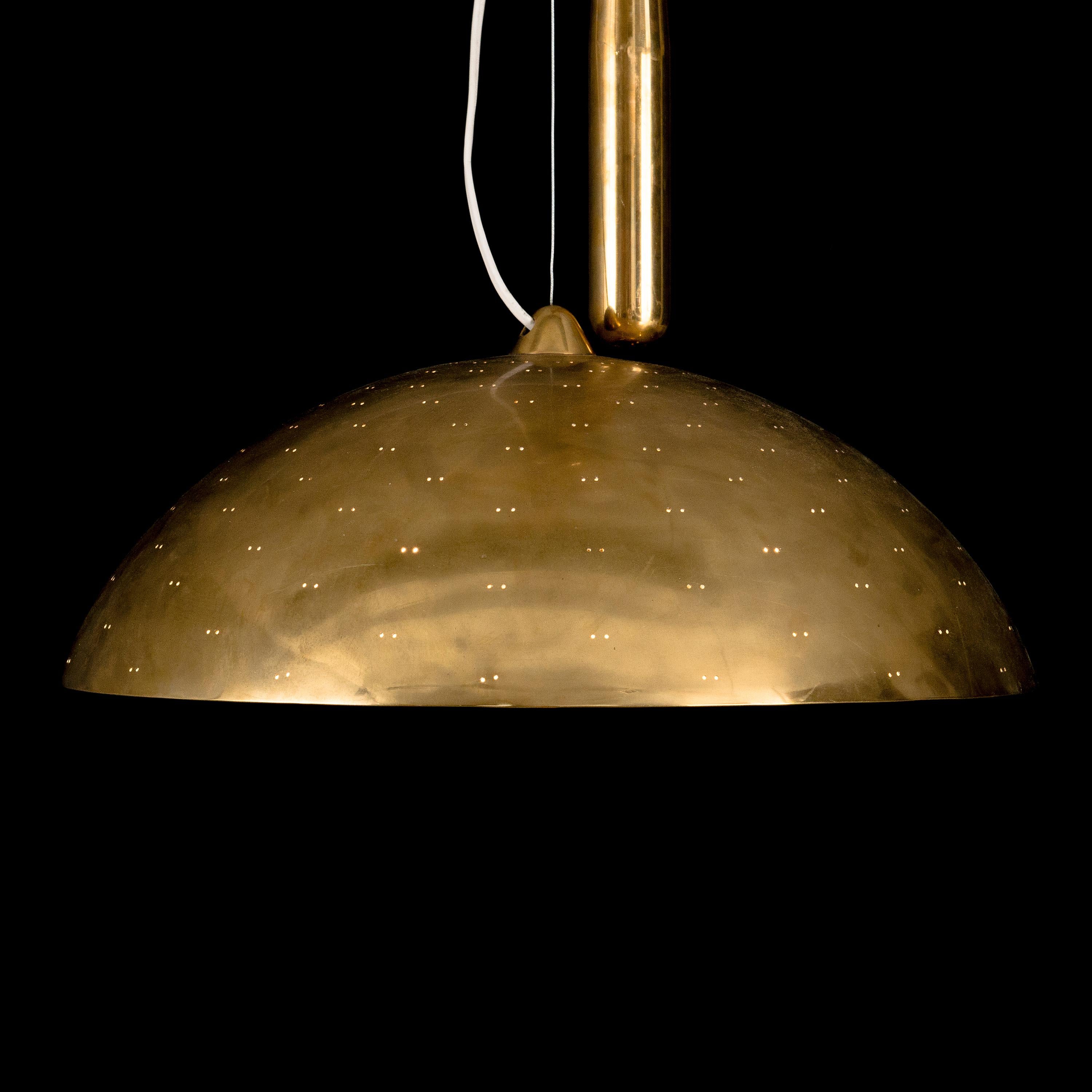 Paavo Tynell Bras Pendant Light Mod 1965 with Adjustable Counterweight In Good Condition For Sale In Paris, FR