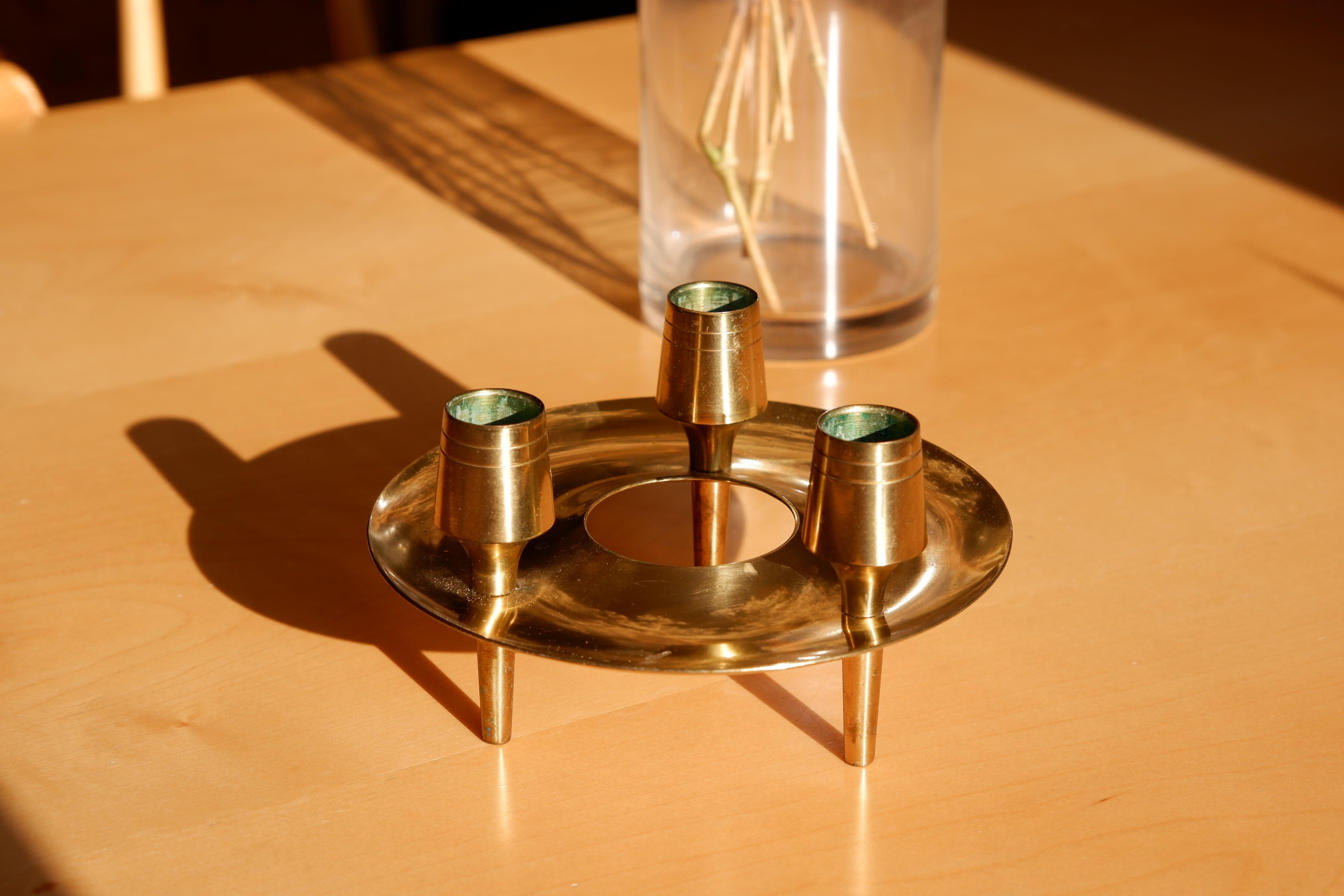 Really nice candel holder design in the 50's by Paavo Tynell and produced by TAITO oy. Paavo Tynell designed a lot of other items in addition to lamps and chandeliers. These candle holders are such an example. The candel holder is in really good