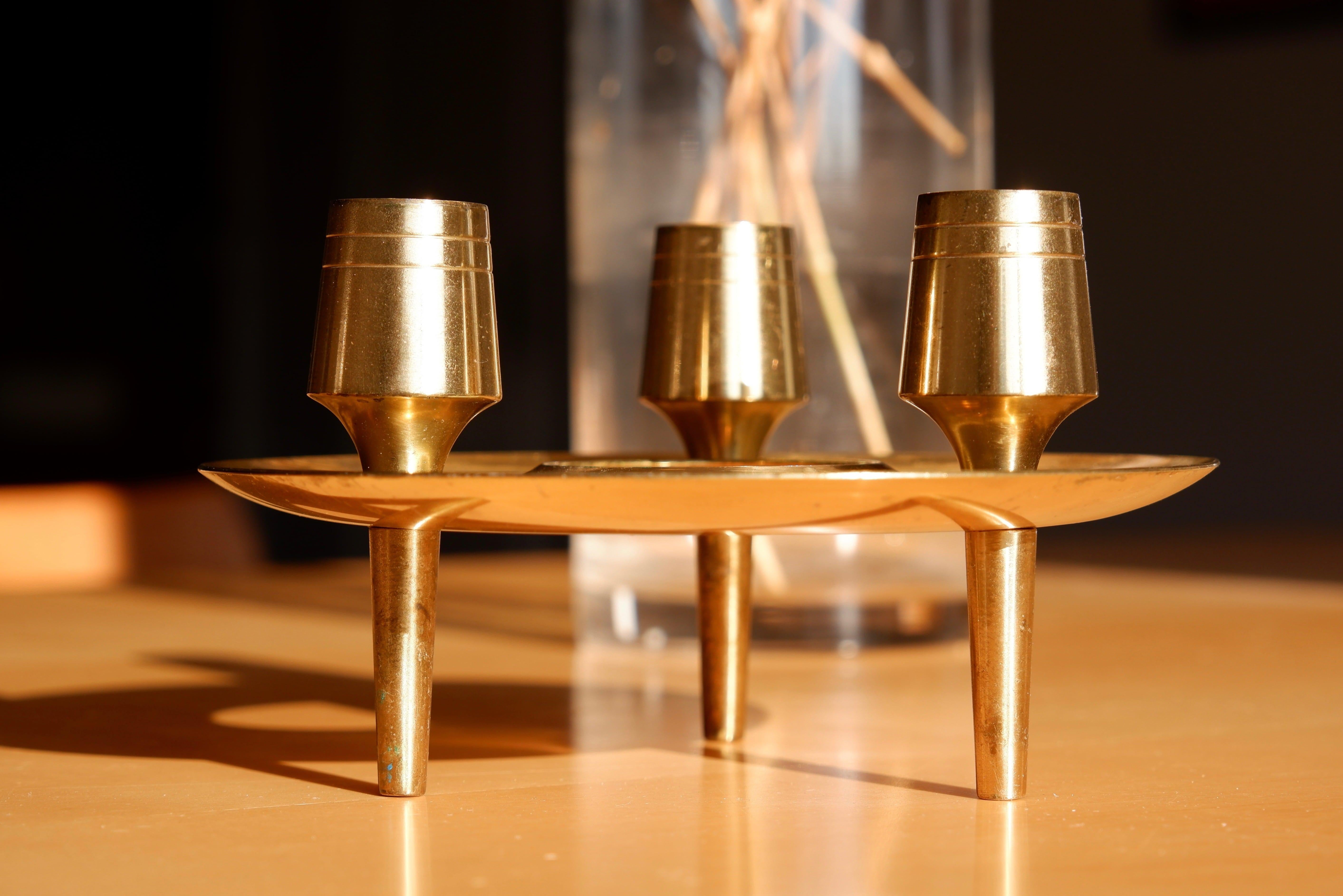 Paavo Tynell Brass Candle Holders for Taito In Good Condition For Sale In Hägersten-Liljeholmen, Stockholms län