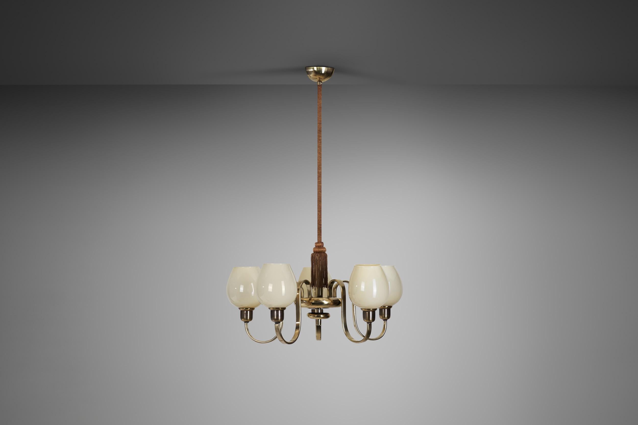 Paavo Tynell Brass Chandelier for Oy Taito AB, Finland, 1930s In Good Condition For Sale In Utrecht, NL