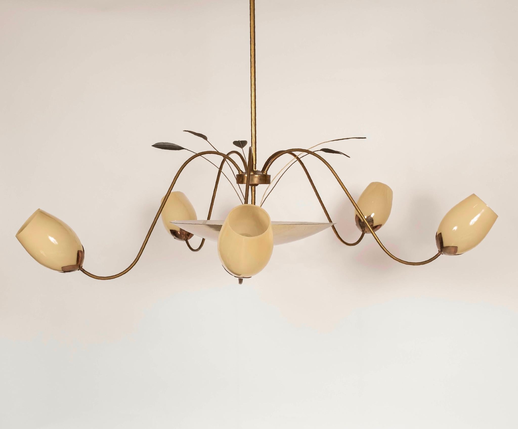 Paavo Tynell Messing-Opalglas-Kronleuchter im Angebot 3