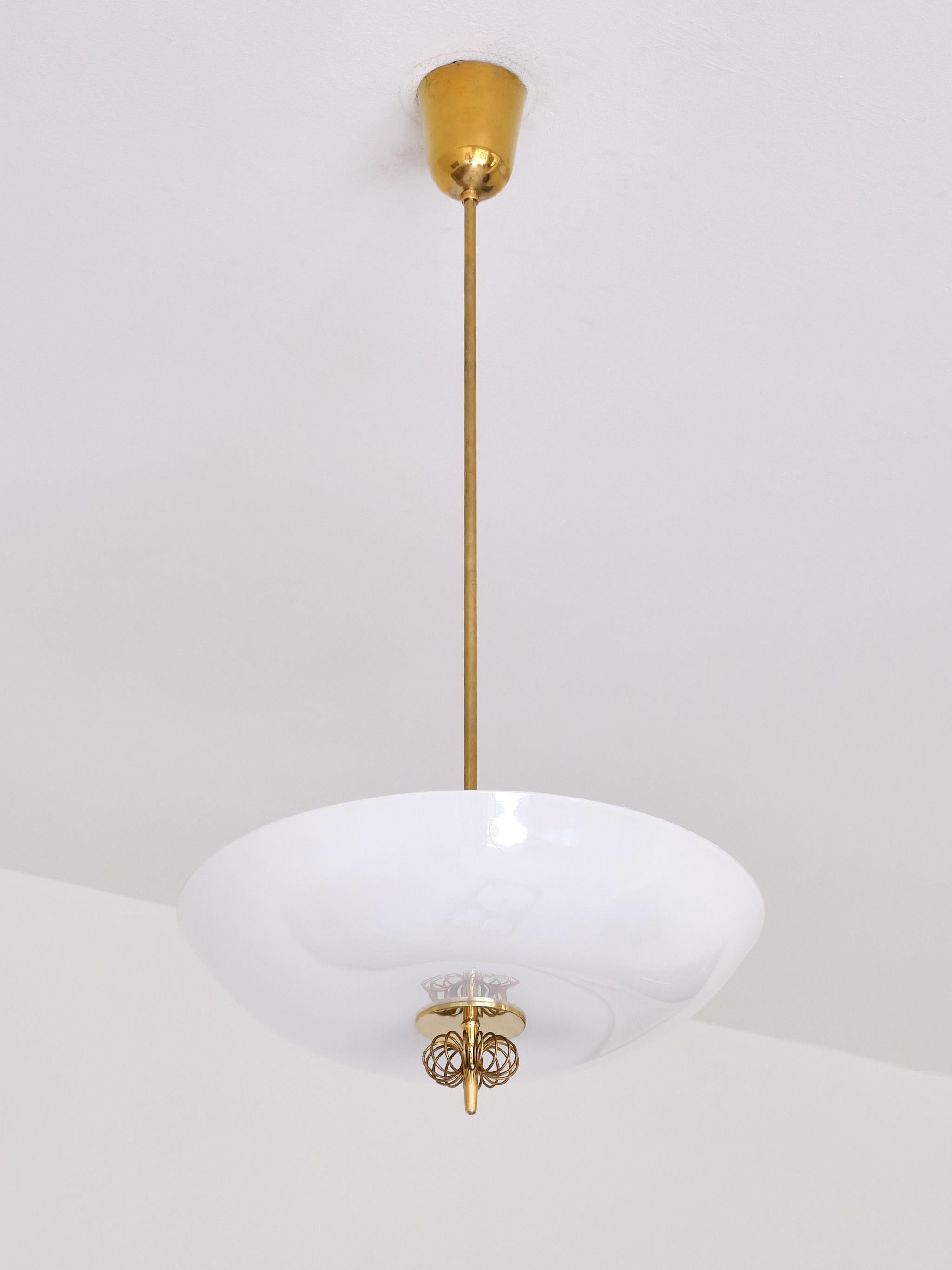 Paavo Tynell Brass Pendant Ceiling Light, Model 1088, Taito, Finland, 1940s For Sale 2