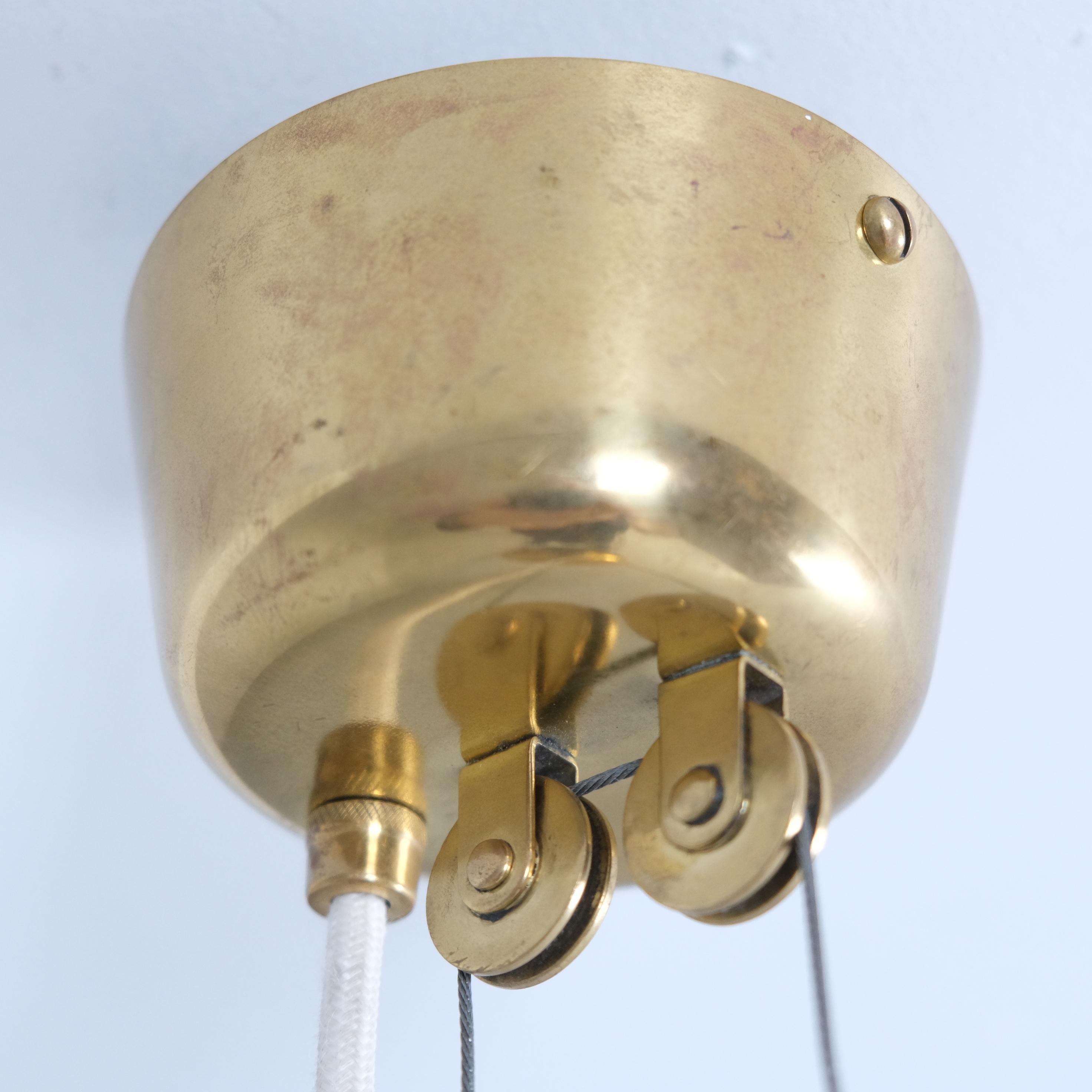 Lampada da soffitto regolabile traforata in ottone Paavo Tynell Model A1965, Idman 1950s in vendita 4