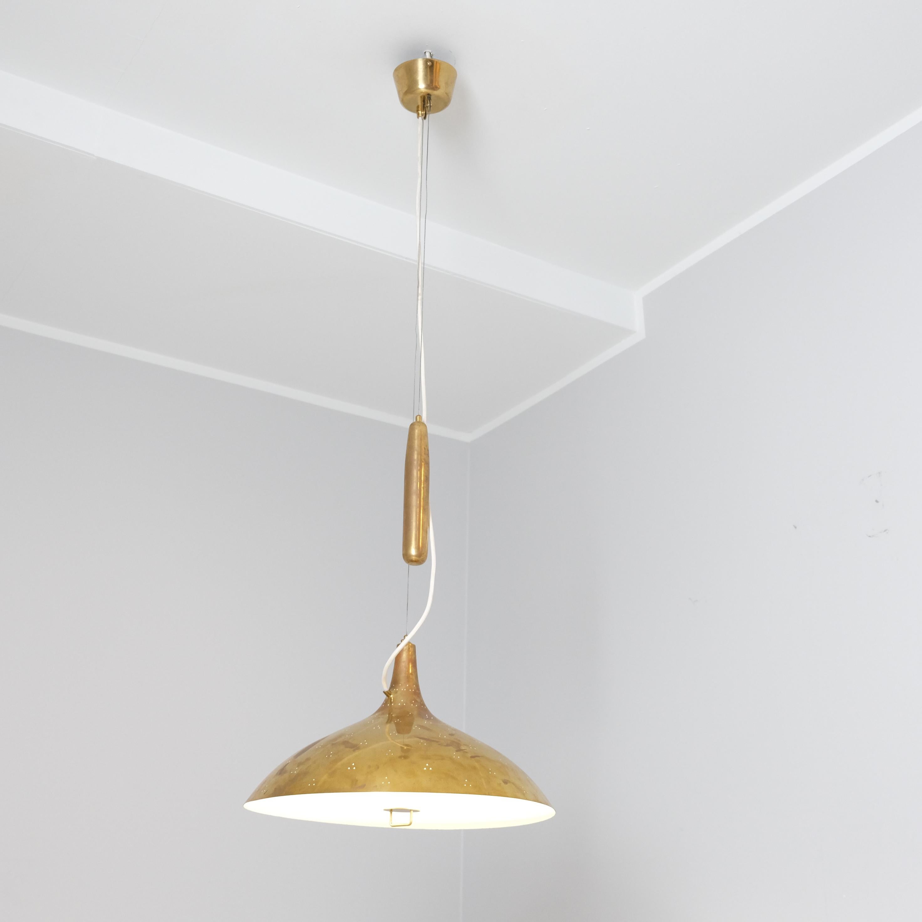 Lampada da soffitto regolabile traforata in ottone Paavo Tynell Model A1965, Idman 1950s in vendita 7