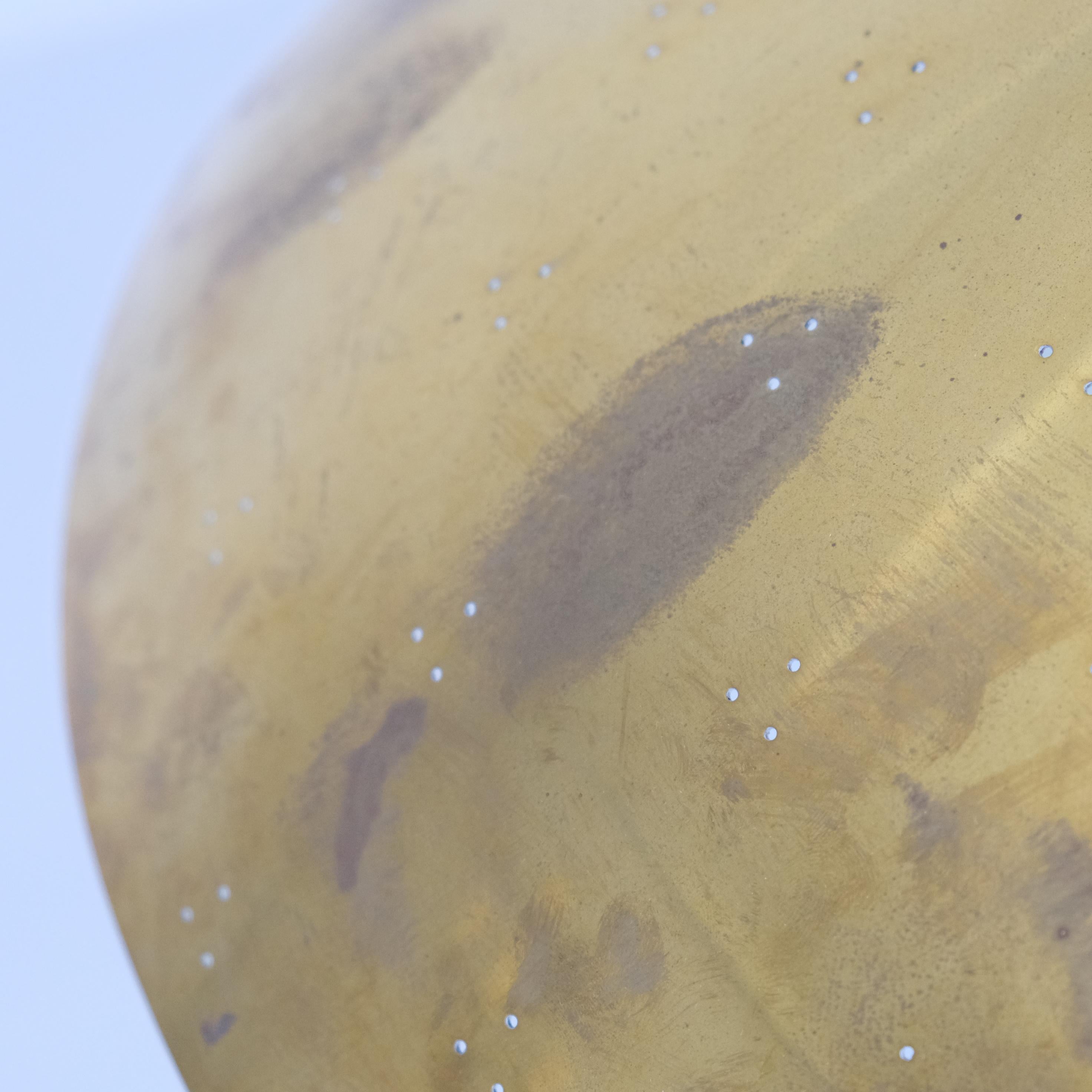 Metà XX secolo Lampada da soffitto regolabile traforata in ottone Paavo Tynell Model A1965, Idman 1950s in vendita