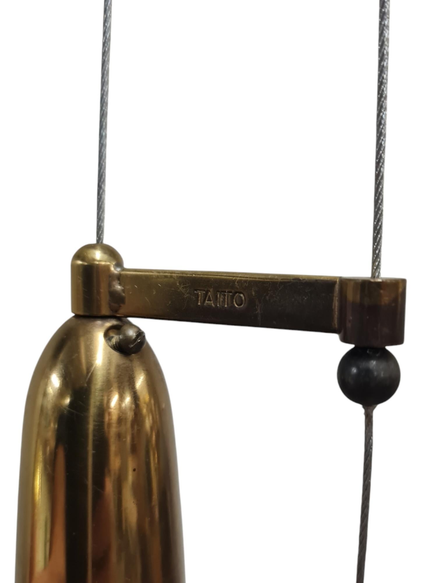 Finlandese Lampada da soffitto regolabile in ottone Paavo Tynell Modello 1965, Taito 1950s in vendita