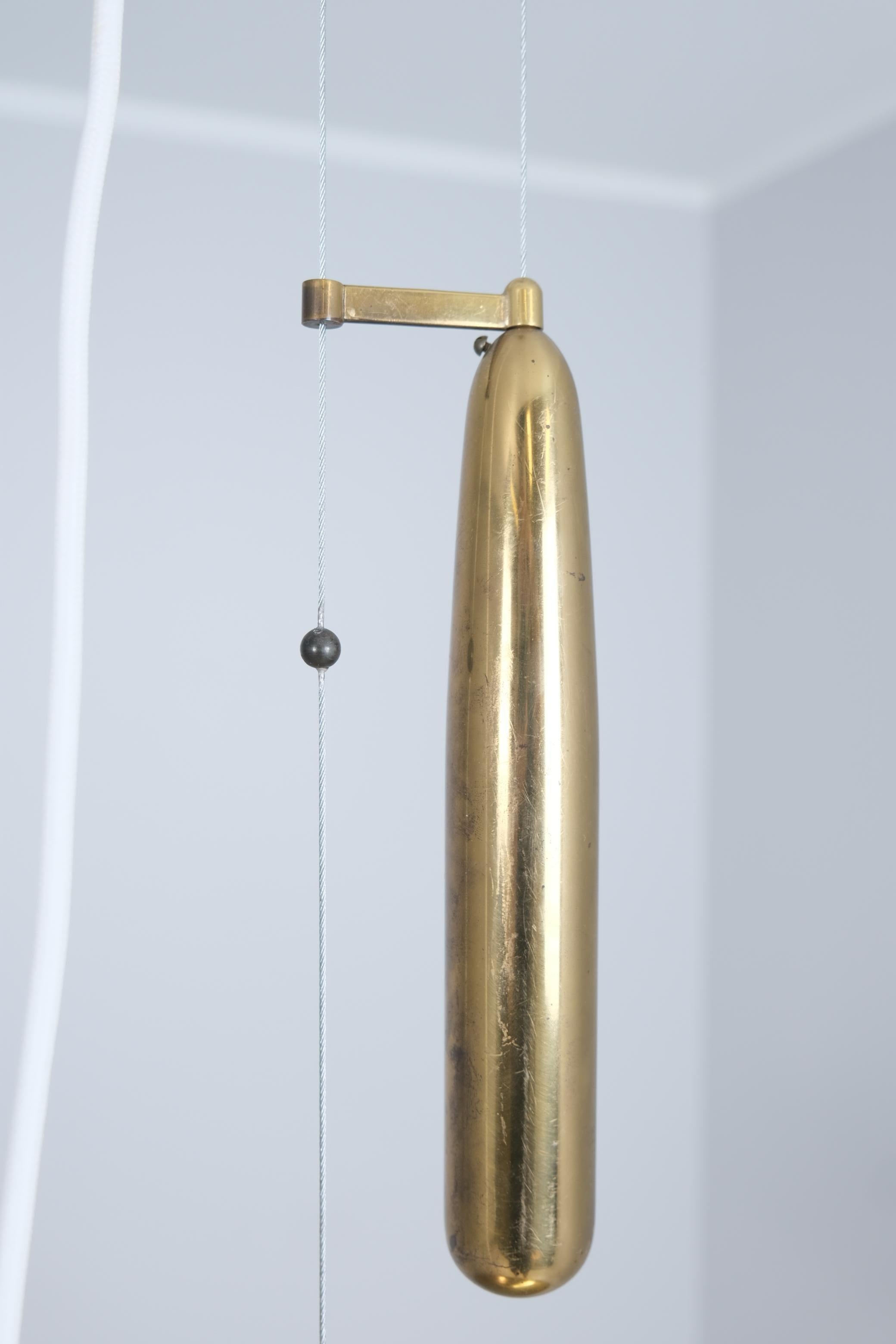 Lampada da soffitto regolabile in ottone Paavo Tynell Modello 1965, Taito 1950s In condizioni buone in vendita a Helsinki, FI