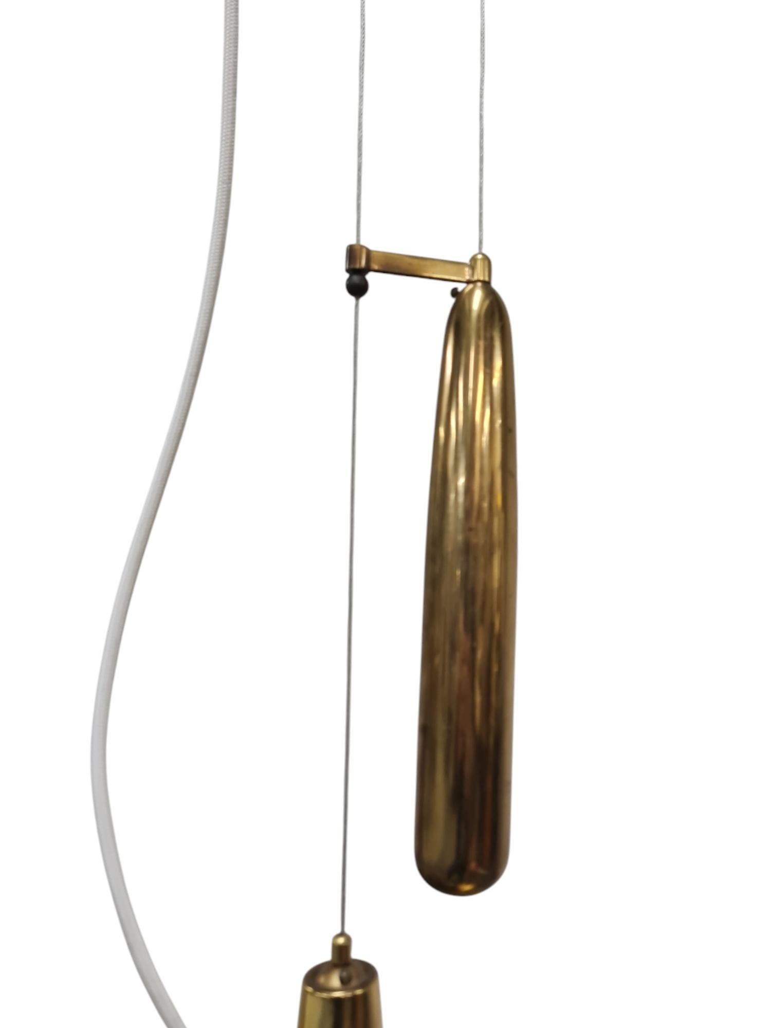 Lampada da soffitto regolabile in ottone Paavo Tynell Modello 1965, Taito 1950s In condizioni buone in vendita a Helsinki, FI