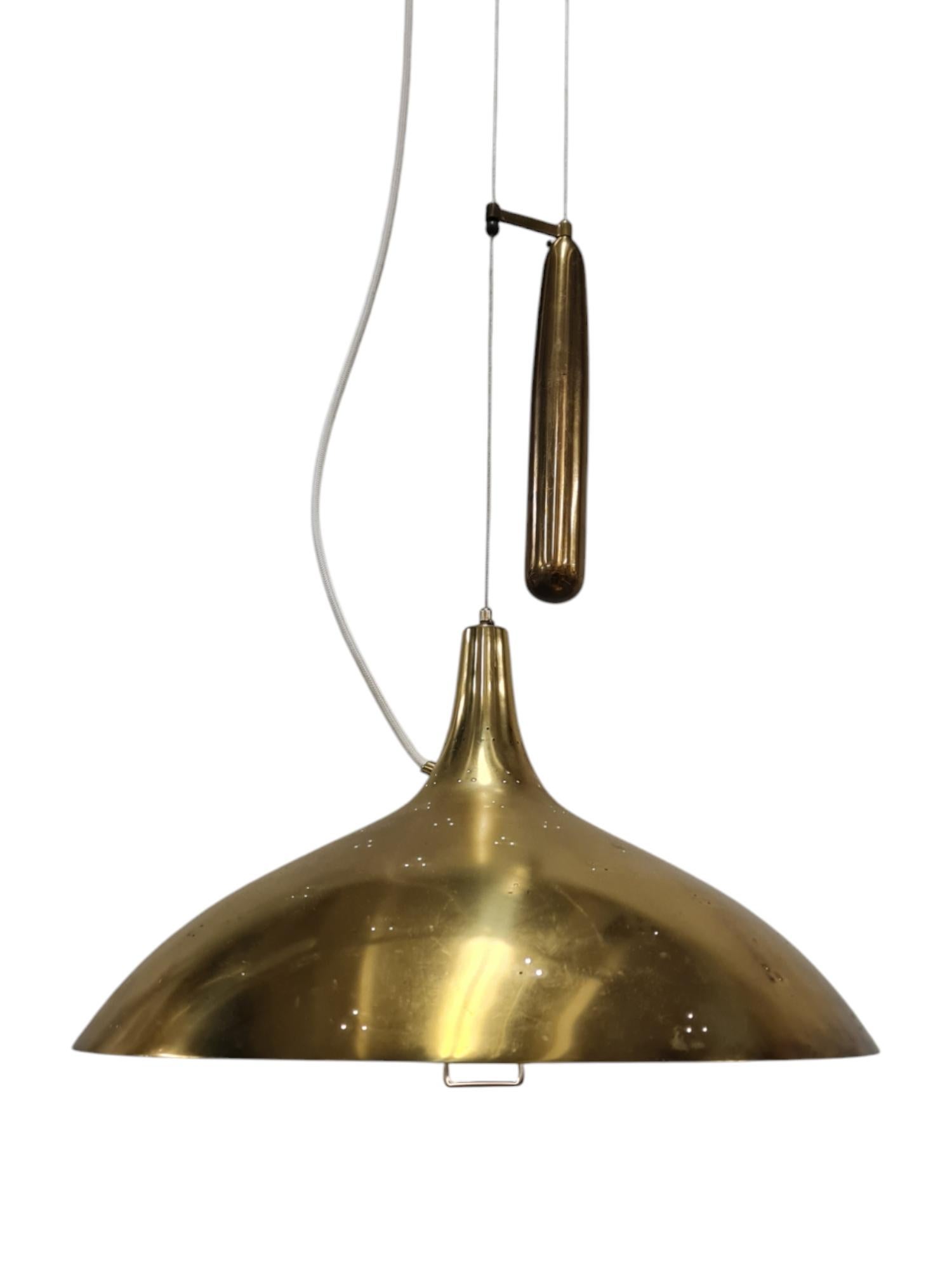Alluminio Lampada da soffitto regolabile in ottone Paavo Tynell Modello 1965, Taito 1950s in vendita