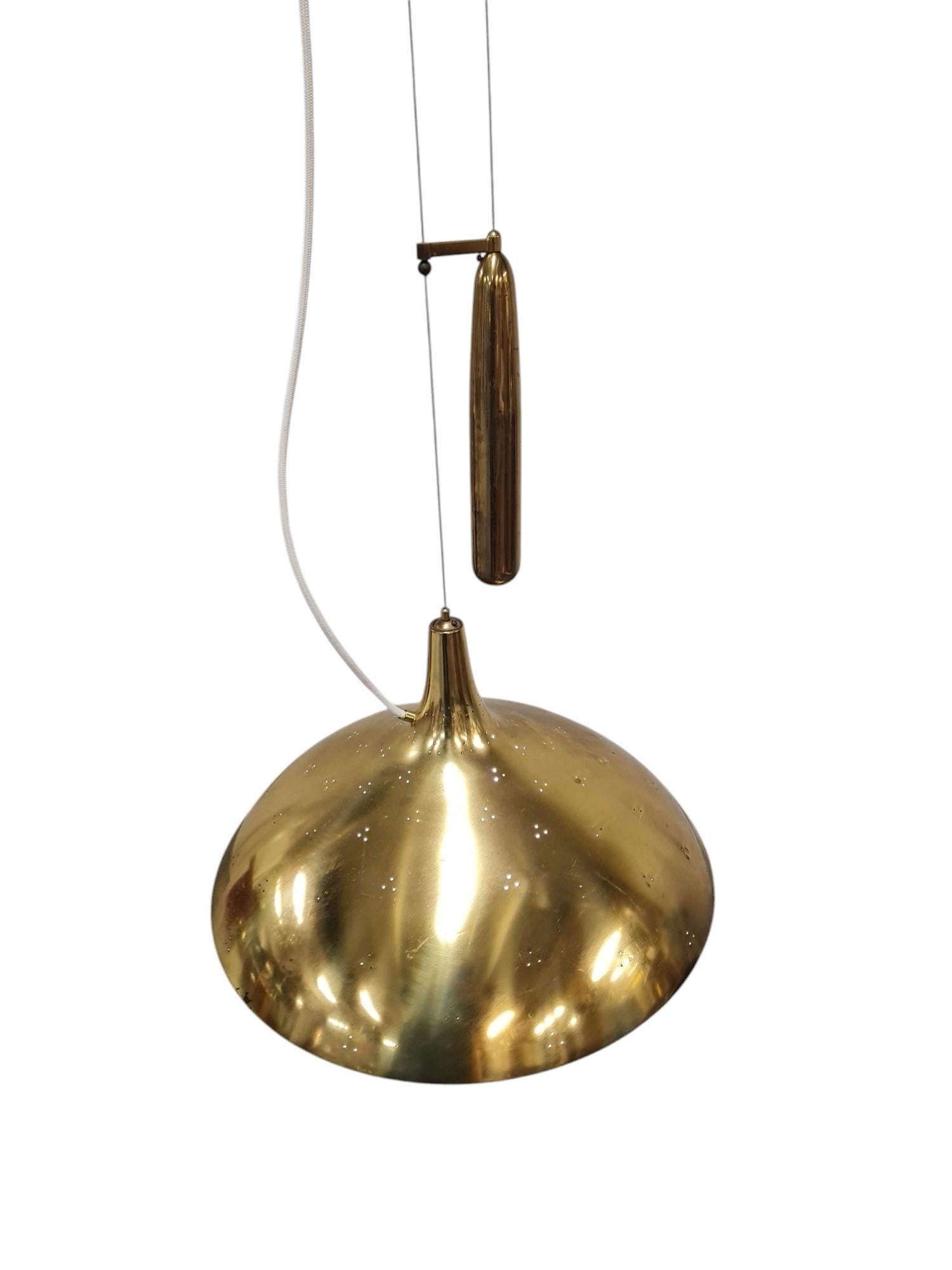 Lampada da soffitto regolabile in ottone Paavo Tynell Modello 1965, Taito 1950s in vendita 1