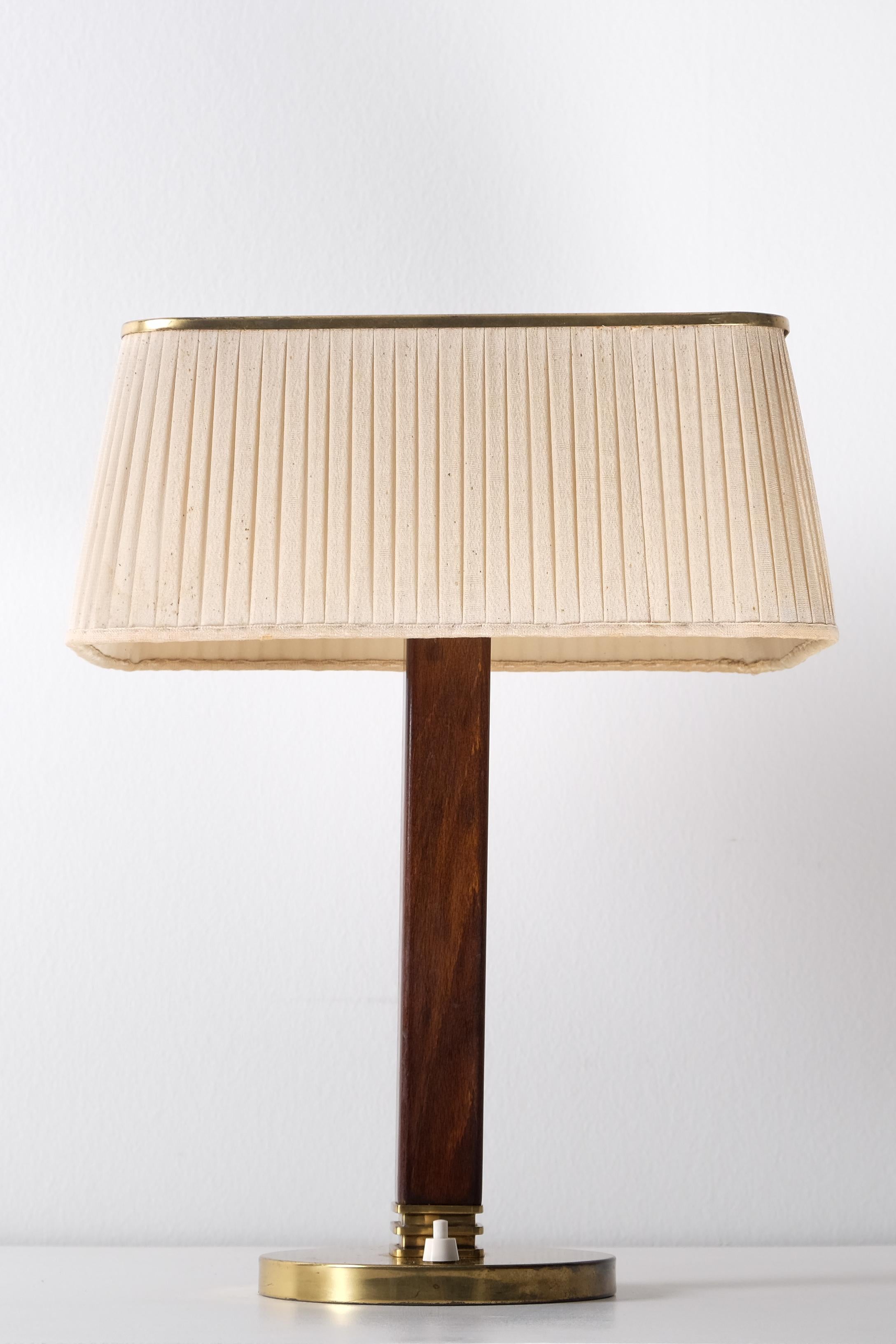 Paavo Tynell Brass Table Lamp model 5066 for Taito Oy, 1940s For Sale 5