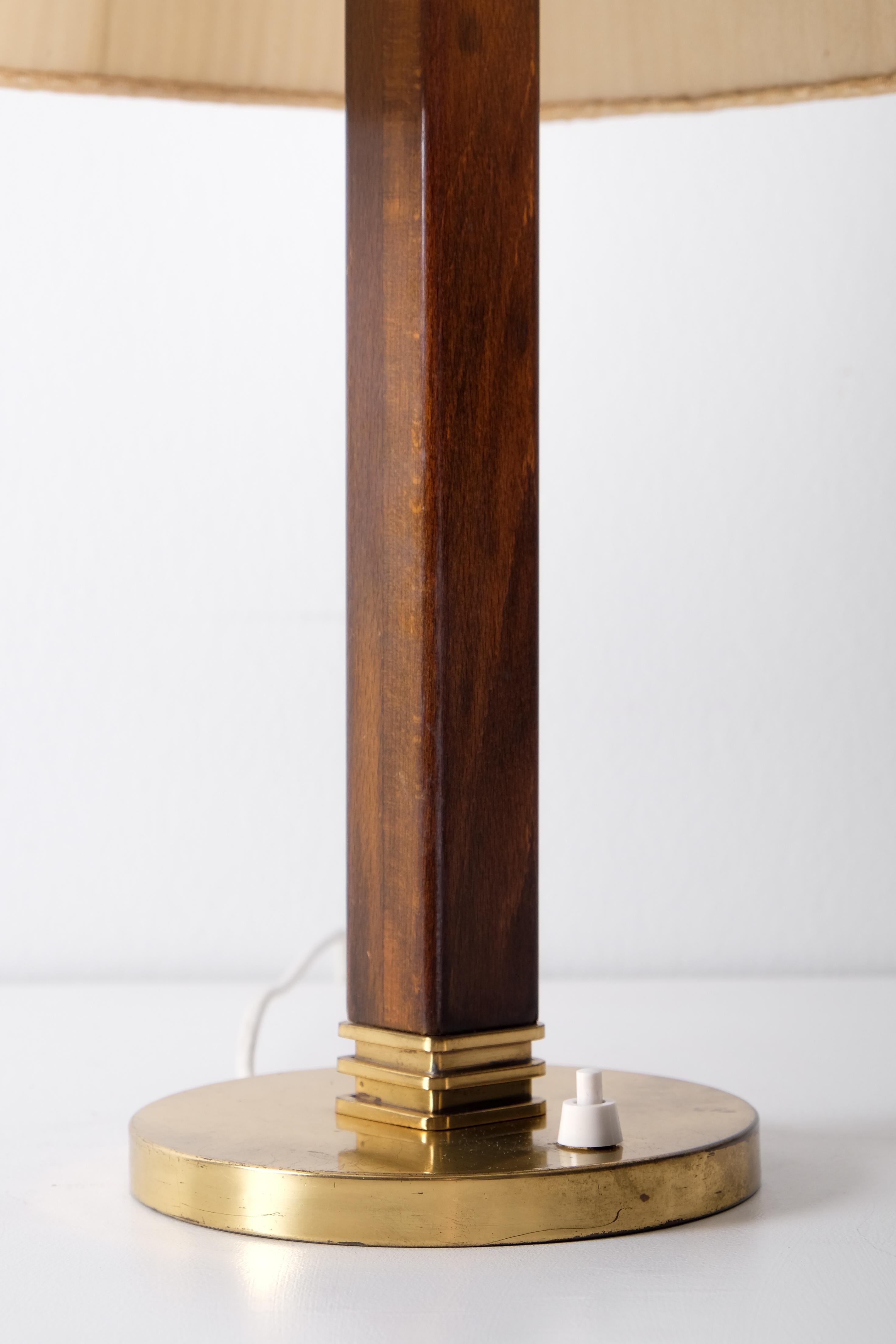 Paavo Tynell Brass Table Lamp model 5066 for Taito Oy, 1940s For Sale 6