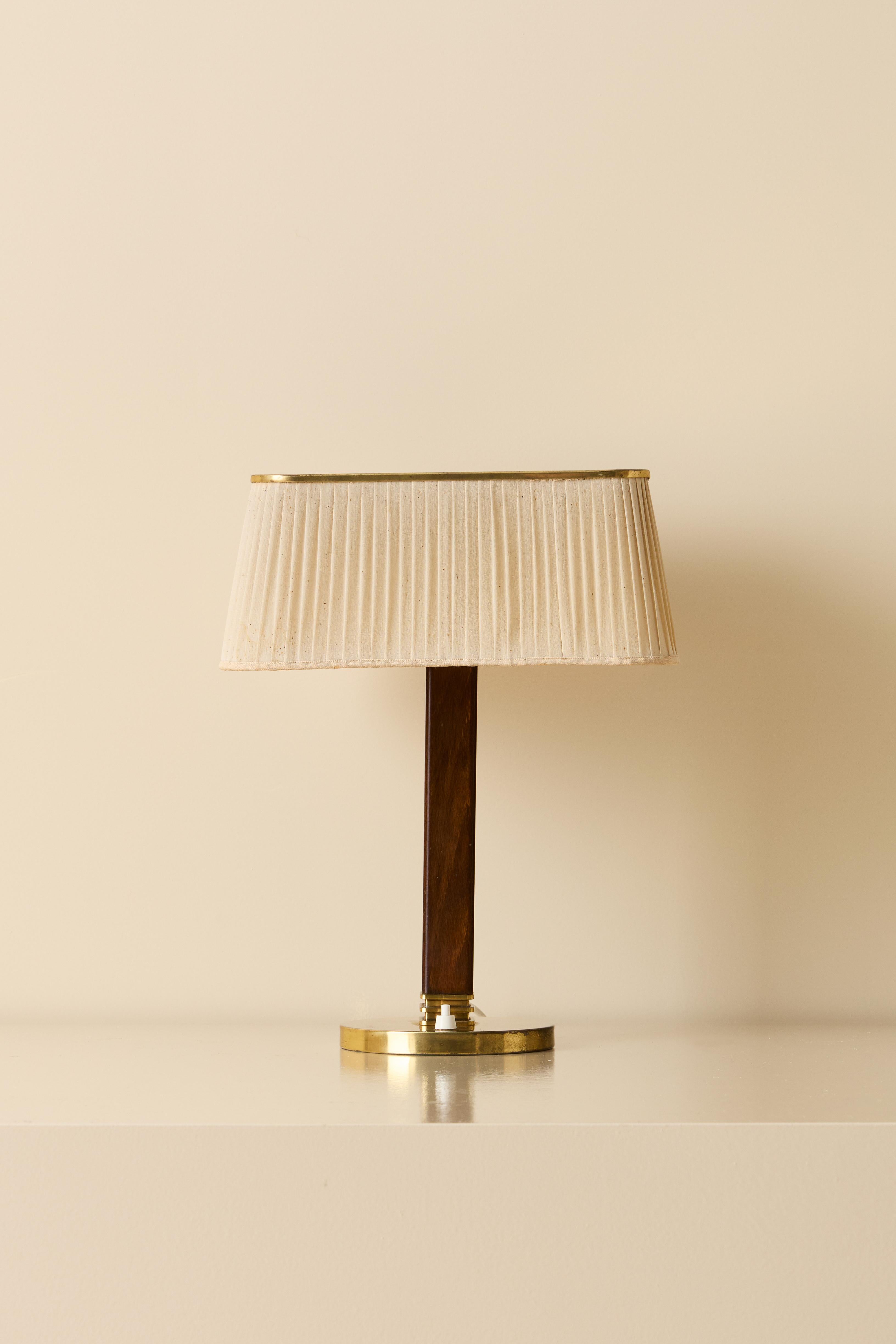 Scandinavian Modern Paavo Tynell Brass Table Lamp model 5066 for Taito Oy, 1940s For Sale