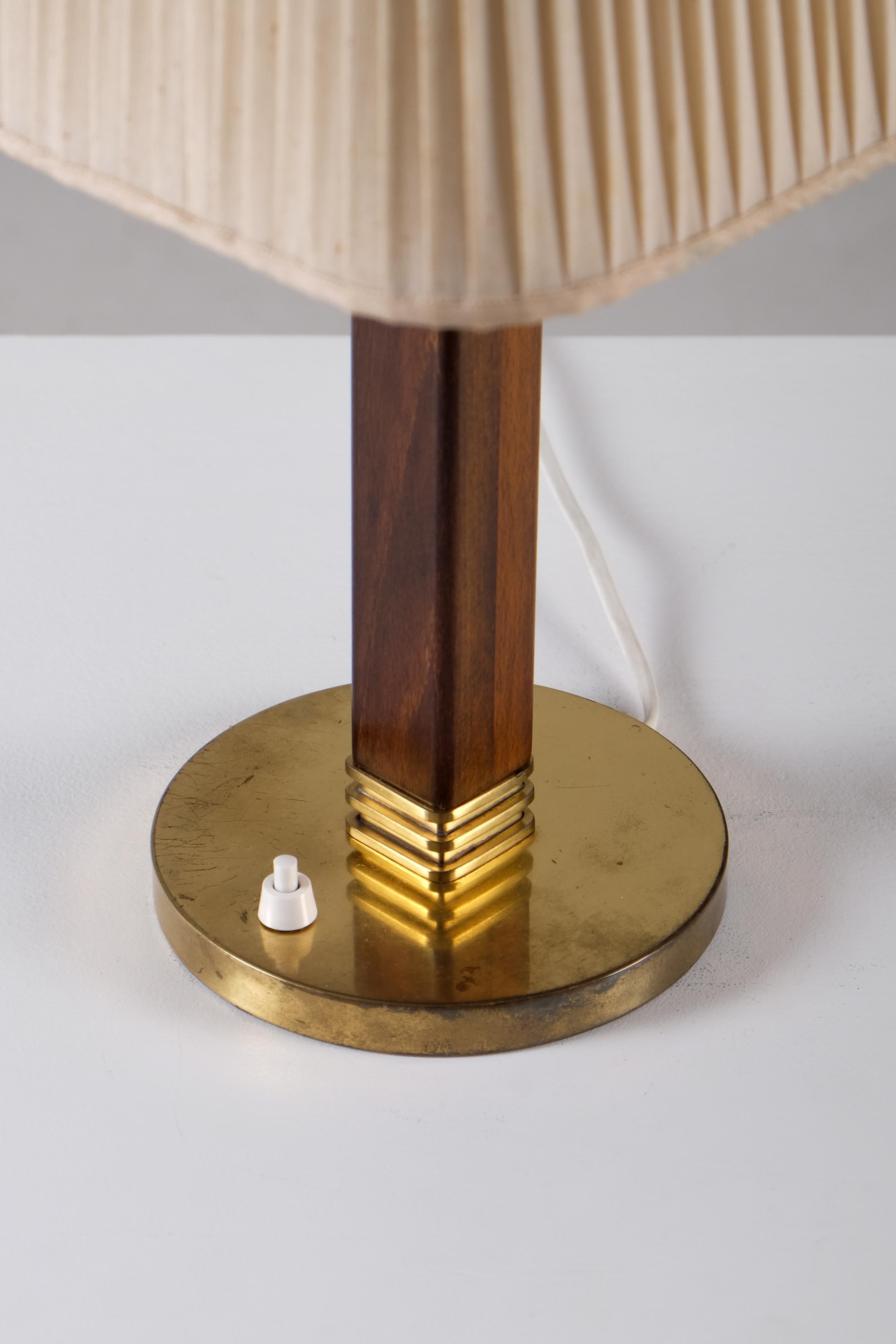 Mid-20th Century Paavo Tynell Brass Table Lamp model 5066 for Taito Oy, 1940s For Sale