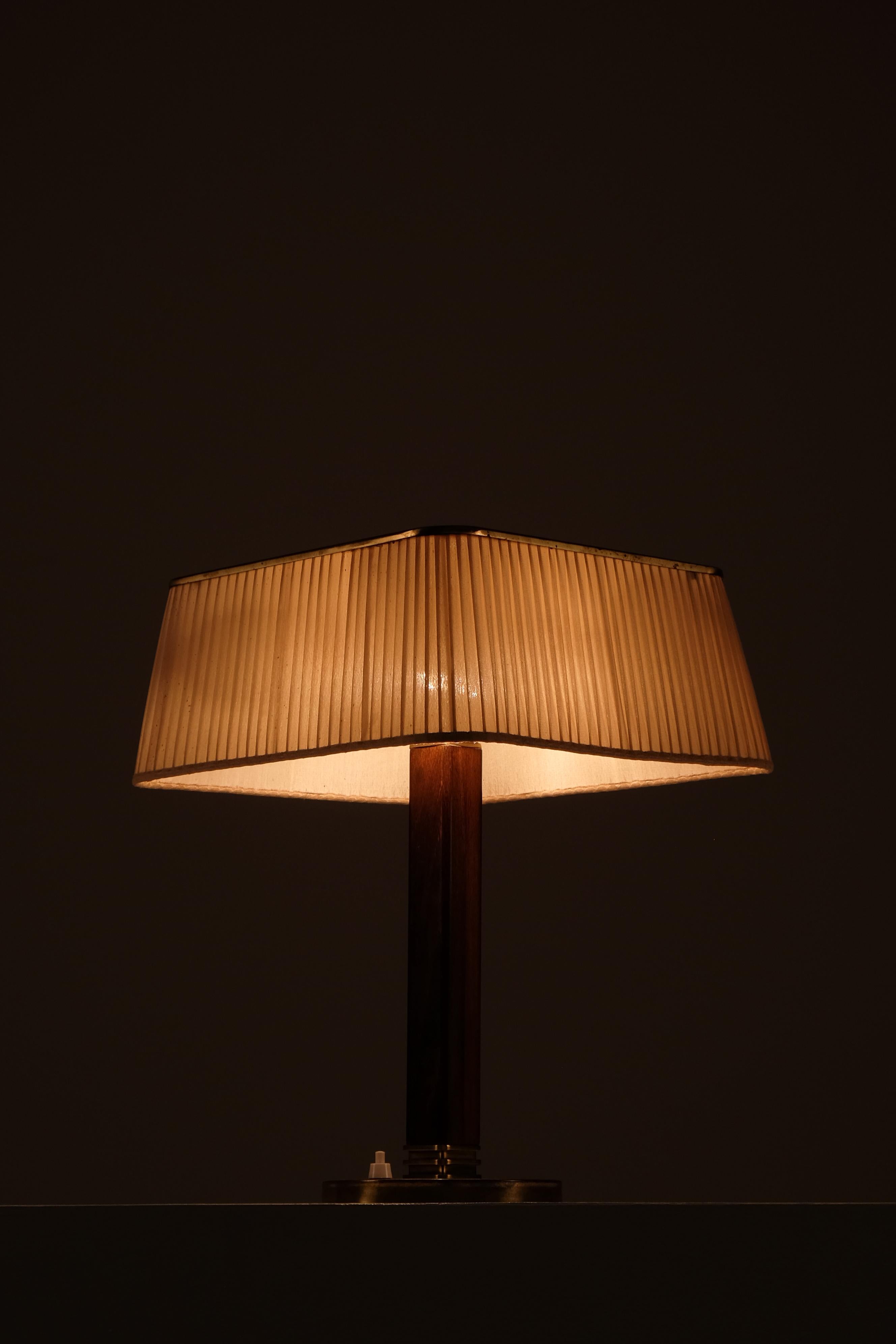 Paavo Tynell Brass Table Lamp model 5066 for Taito Oy, 1940s For Sale 1
