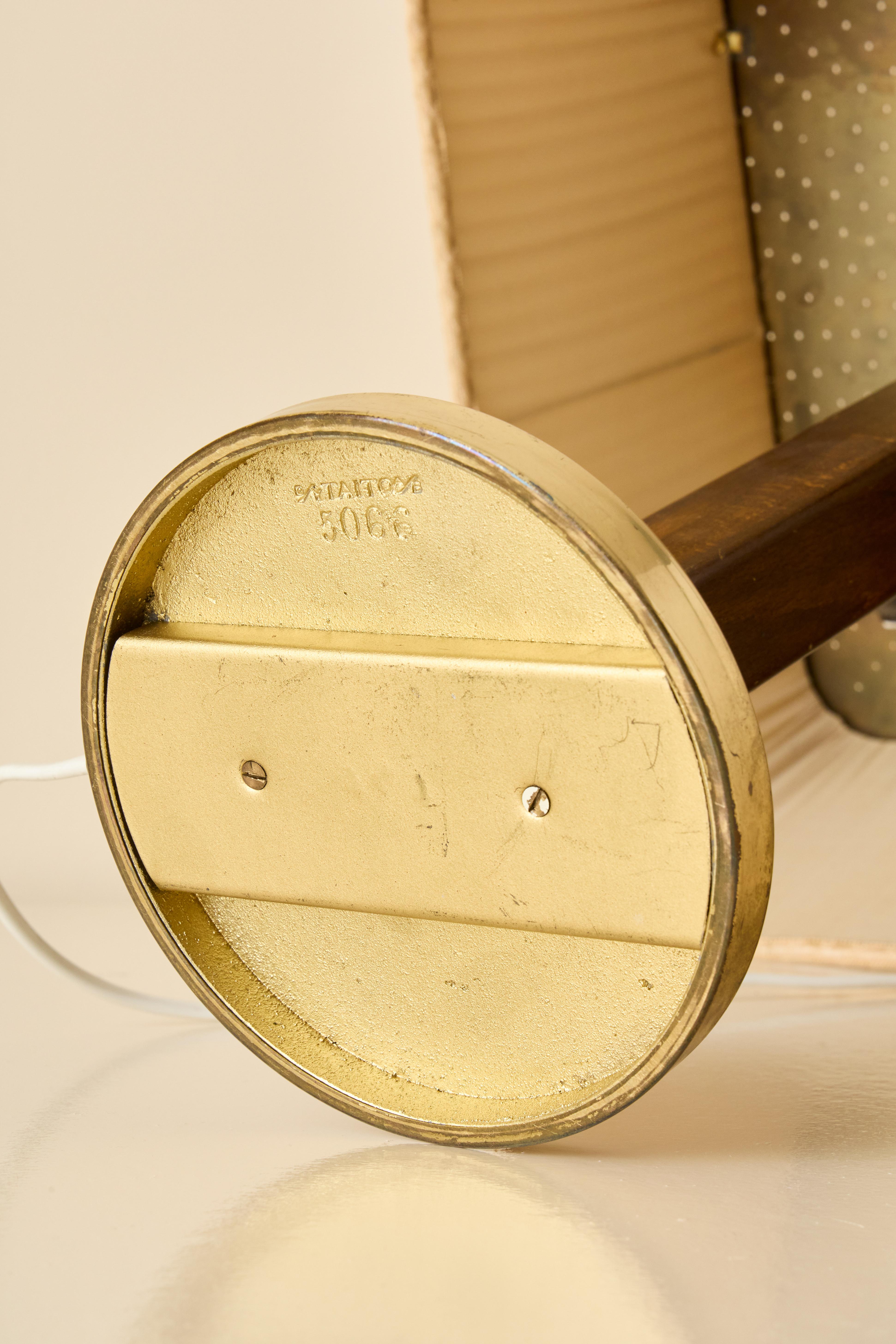 Paavo Tynell Brass Table Lamp model 5066 for Taito Oy, 1940s For Sale 1