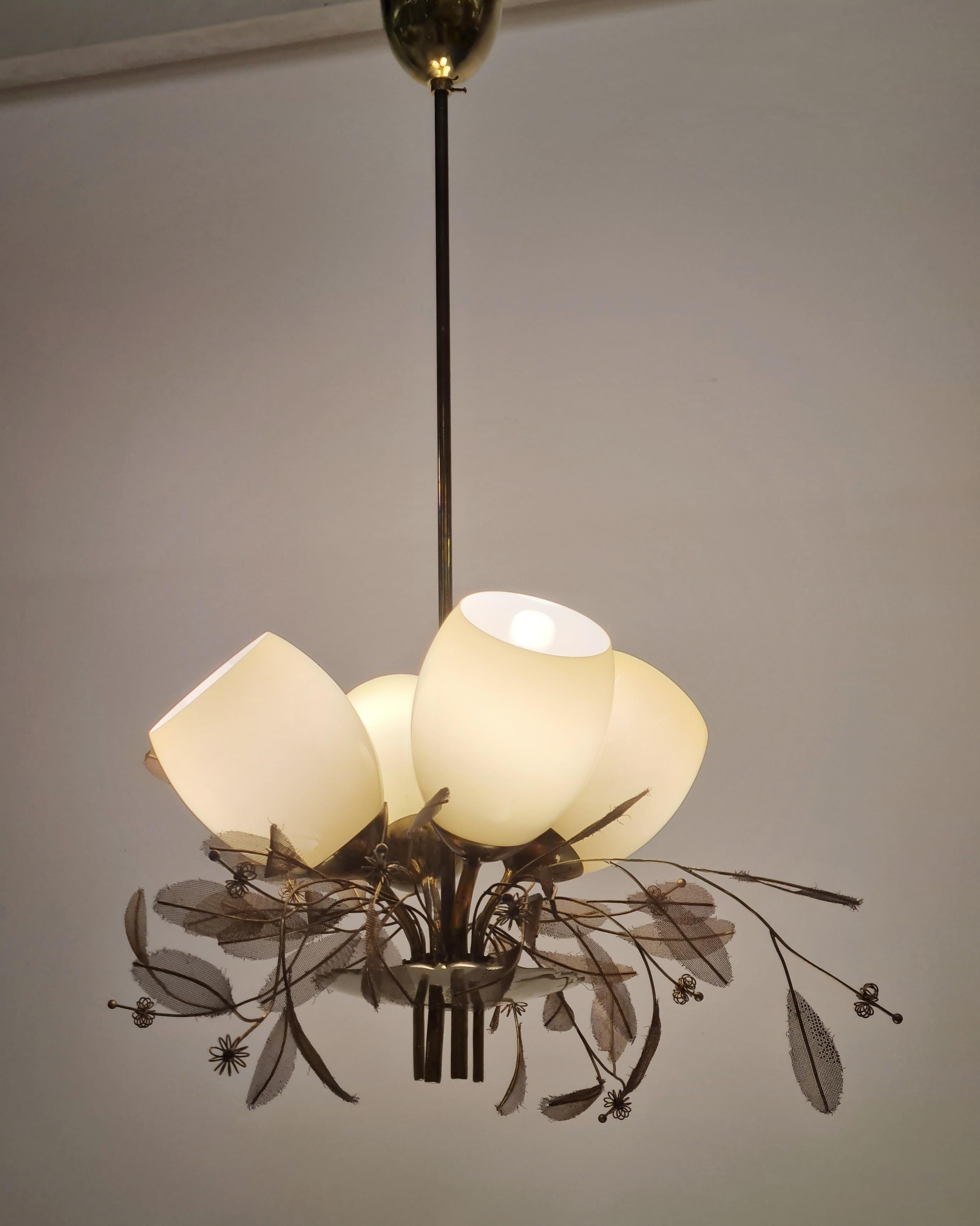 Mid-Century Modern Paavo Tynell Bridal Bouquet Chandelier Model 9029/4, Brass & Glass, Taito 1950s For Sale