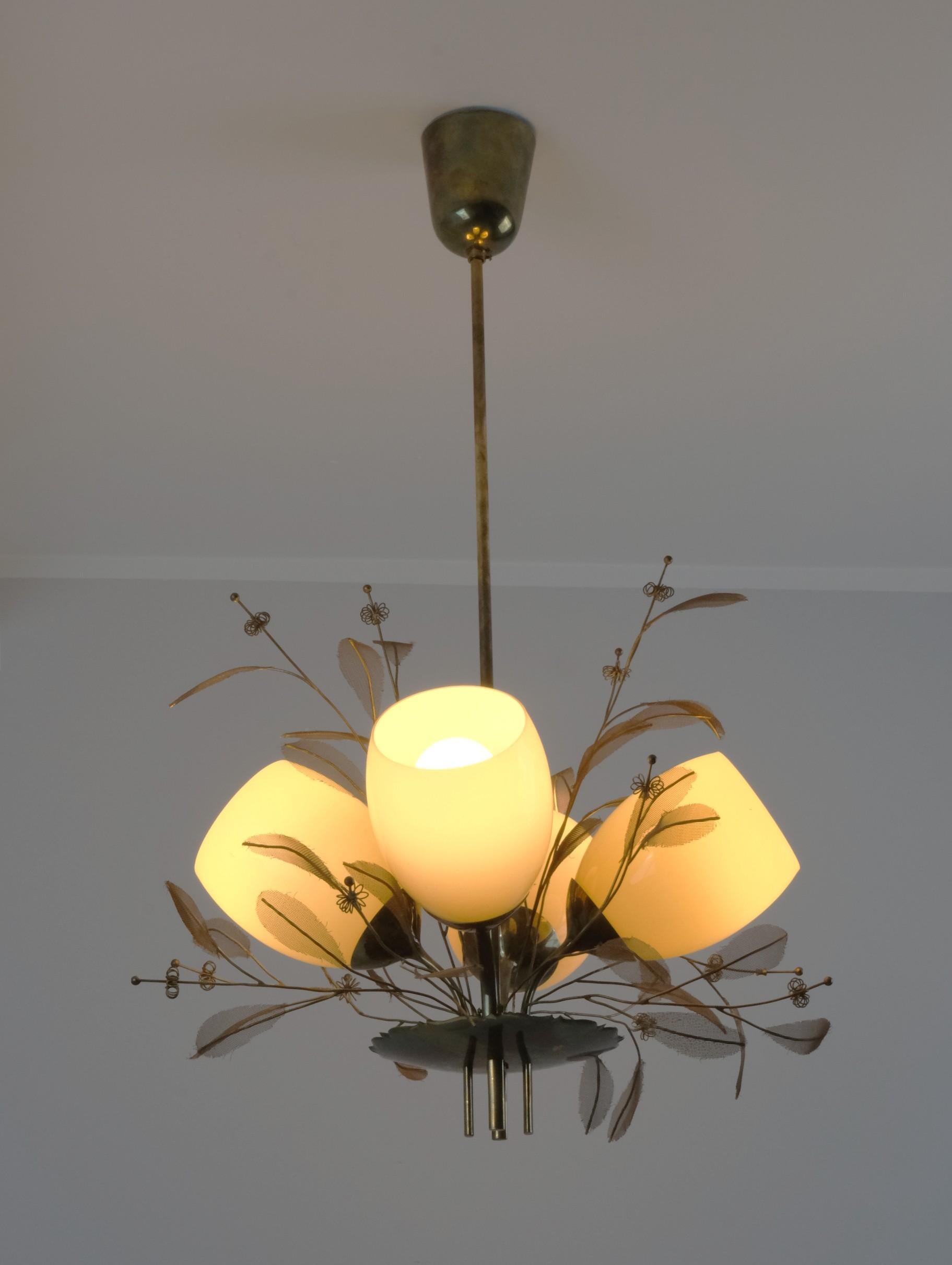 Araña Paavo Tynell Ramo de novia Modelo 9029/4, Latón y cristal, Taito Años 50 Moderno de mediados de siglo en venta