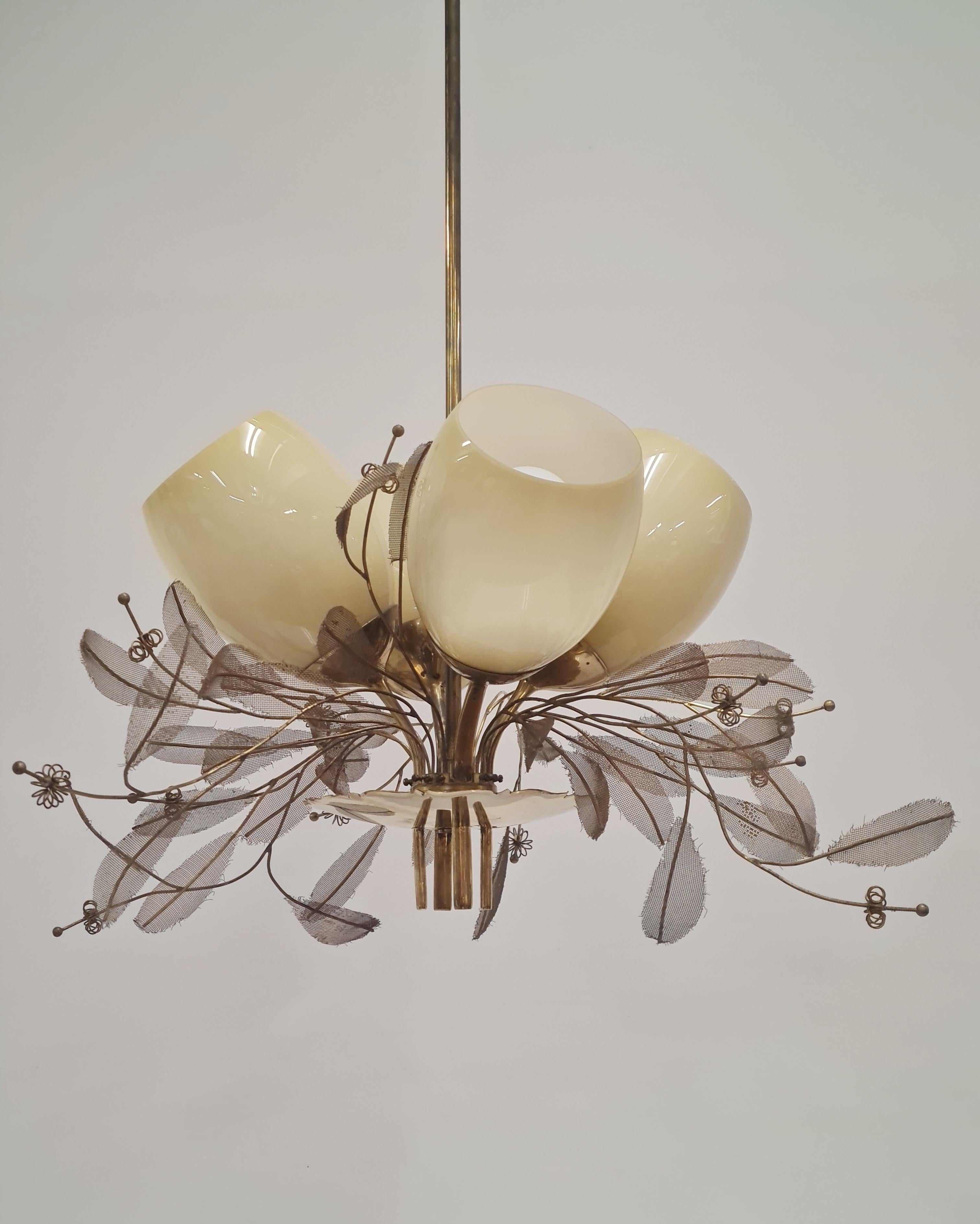 Paavo Tynell Bridal Bouquet Chandelier Model 9029/4, Brass & Glass, Taito 1950s In Good Condition For Sale In Helsinki, FI