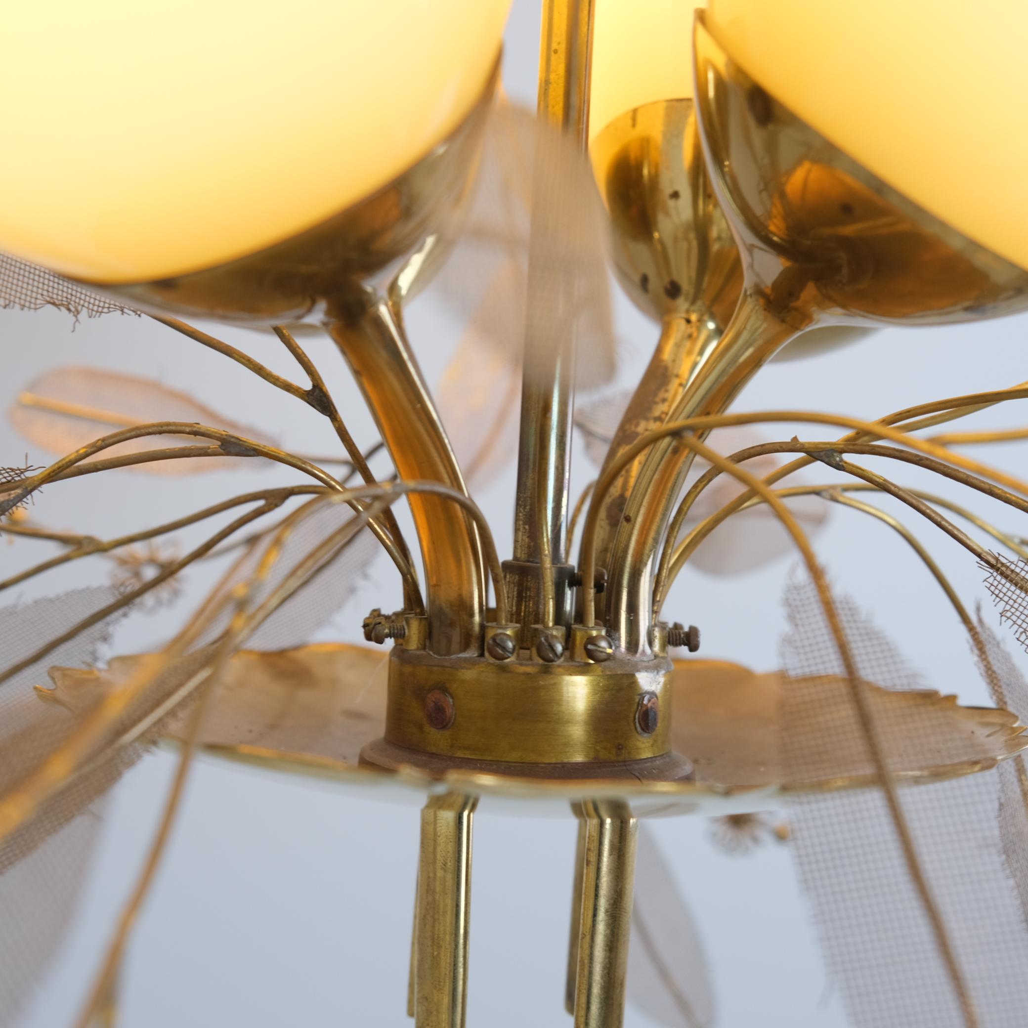 Paavo Tynell Lustre Bouquet de mariée Modèle 9029/4, laiton et verre, Taito années 1950 en vente 1