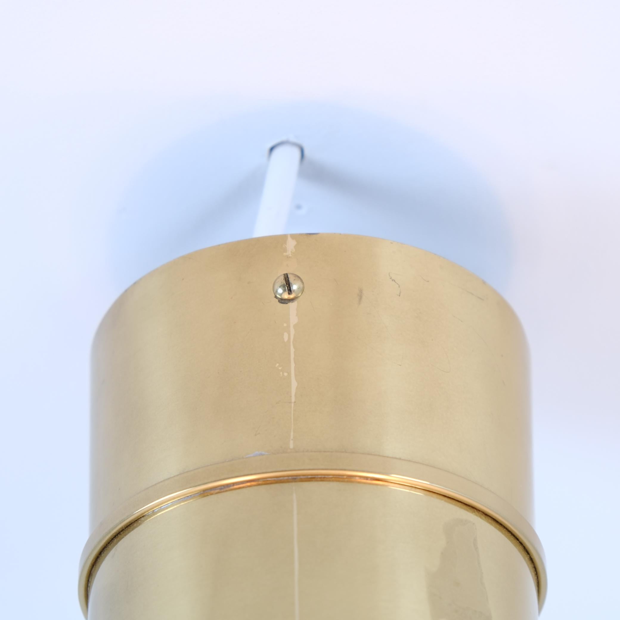Finlandais Paavo Tynell Plafonnier Cannon Shell modèle 9053 en laiton et verre, Idman années 1950 en vente