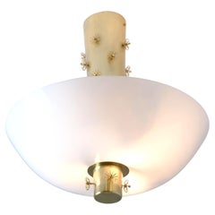 Lampada da soffitto Paavo Tynell Cannon Shell Modello 9040, Ottone e Opalina, Idman 1950s