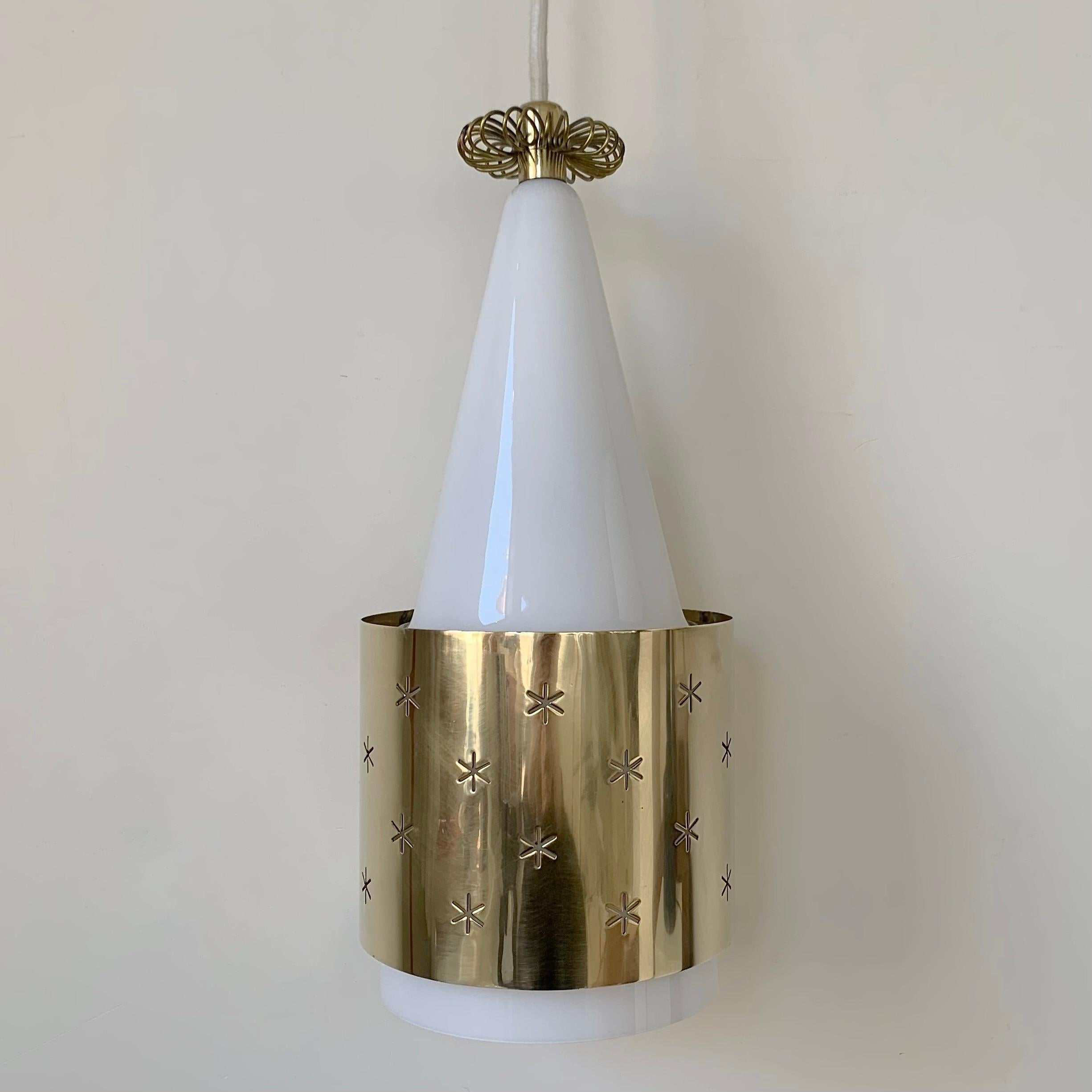 Paavo Tynell Deckenleuchte K2-10 Messingmodell für Idman Oy, um 1955, Finnland. im Angebot 1