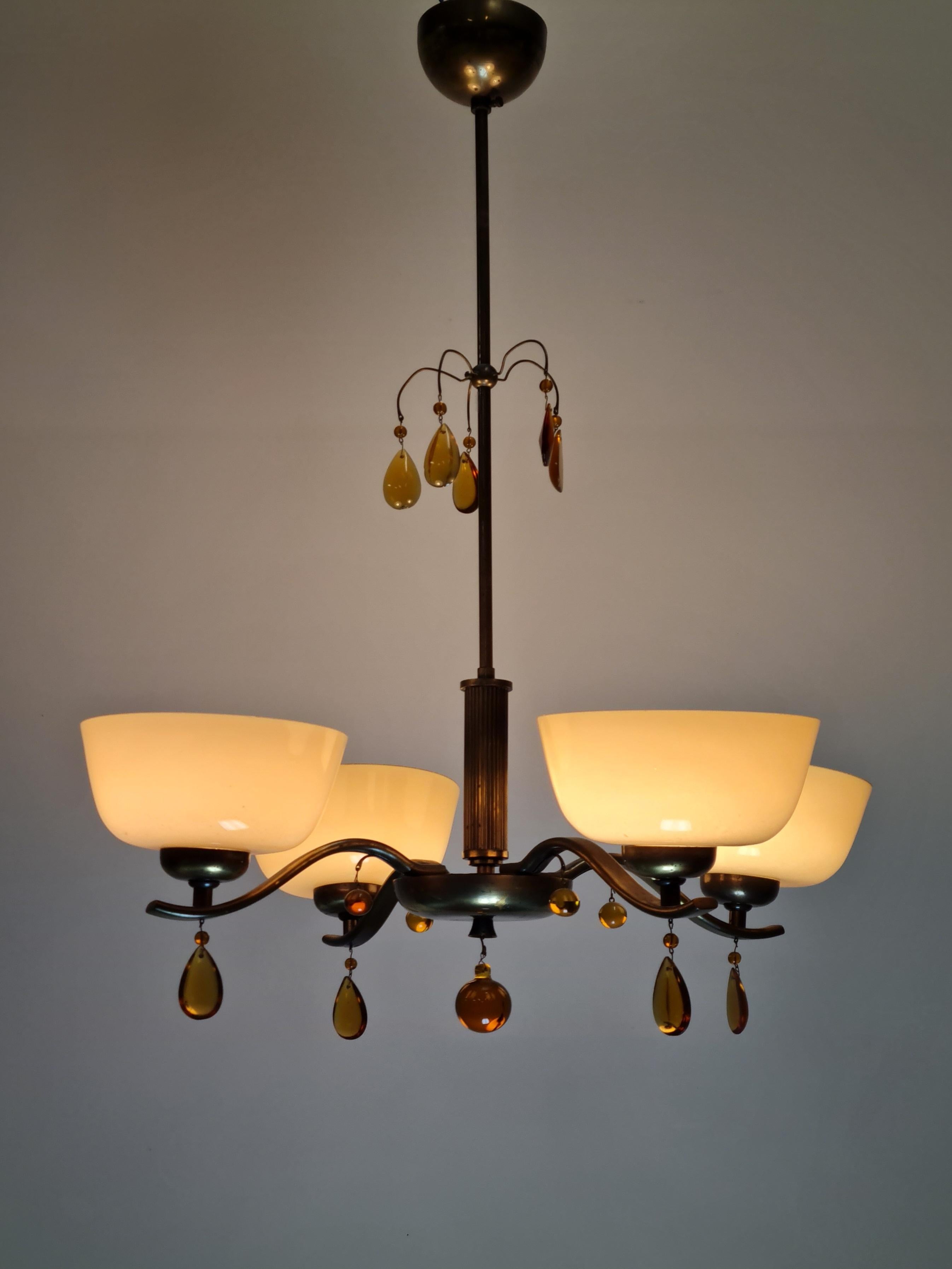 Finlandese Lampada da soffitto Paavo Tynell modello 1464, vetro, cristalli d'ambra e ottone, Taito 1930 in vendita